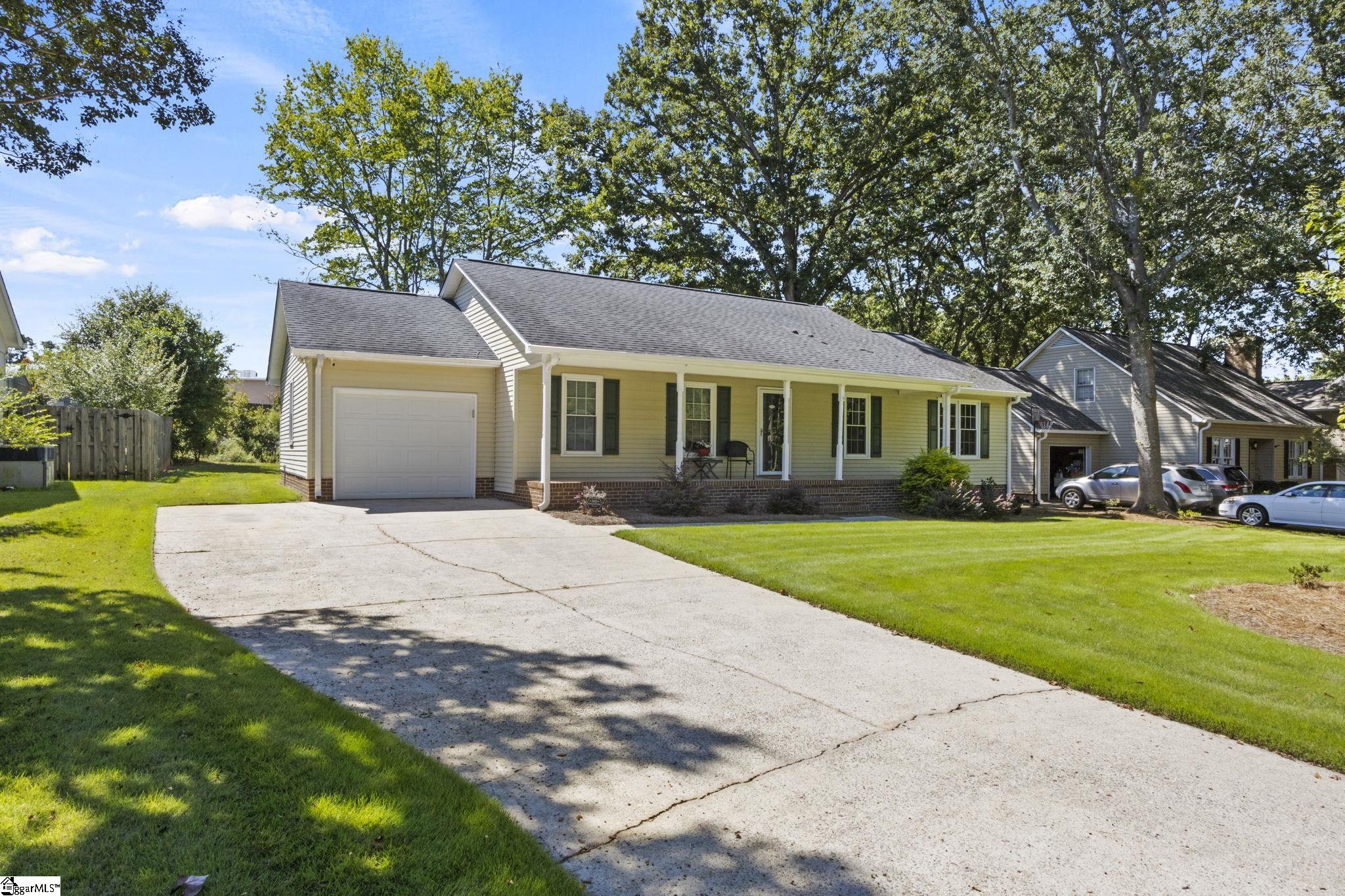 107 Lexington Court Property Photo 2