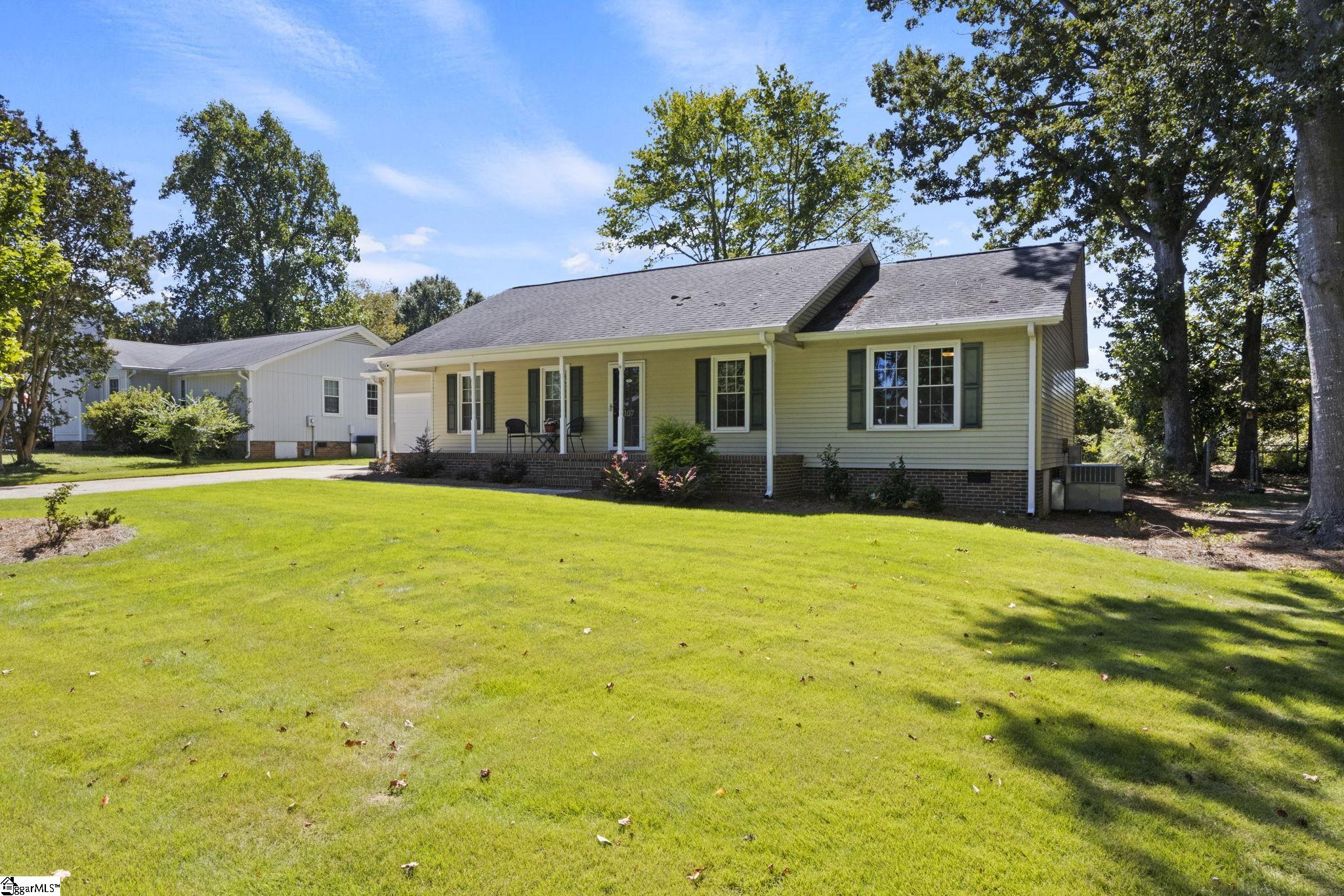 107 Lexington Court Property Photo 3