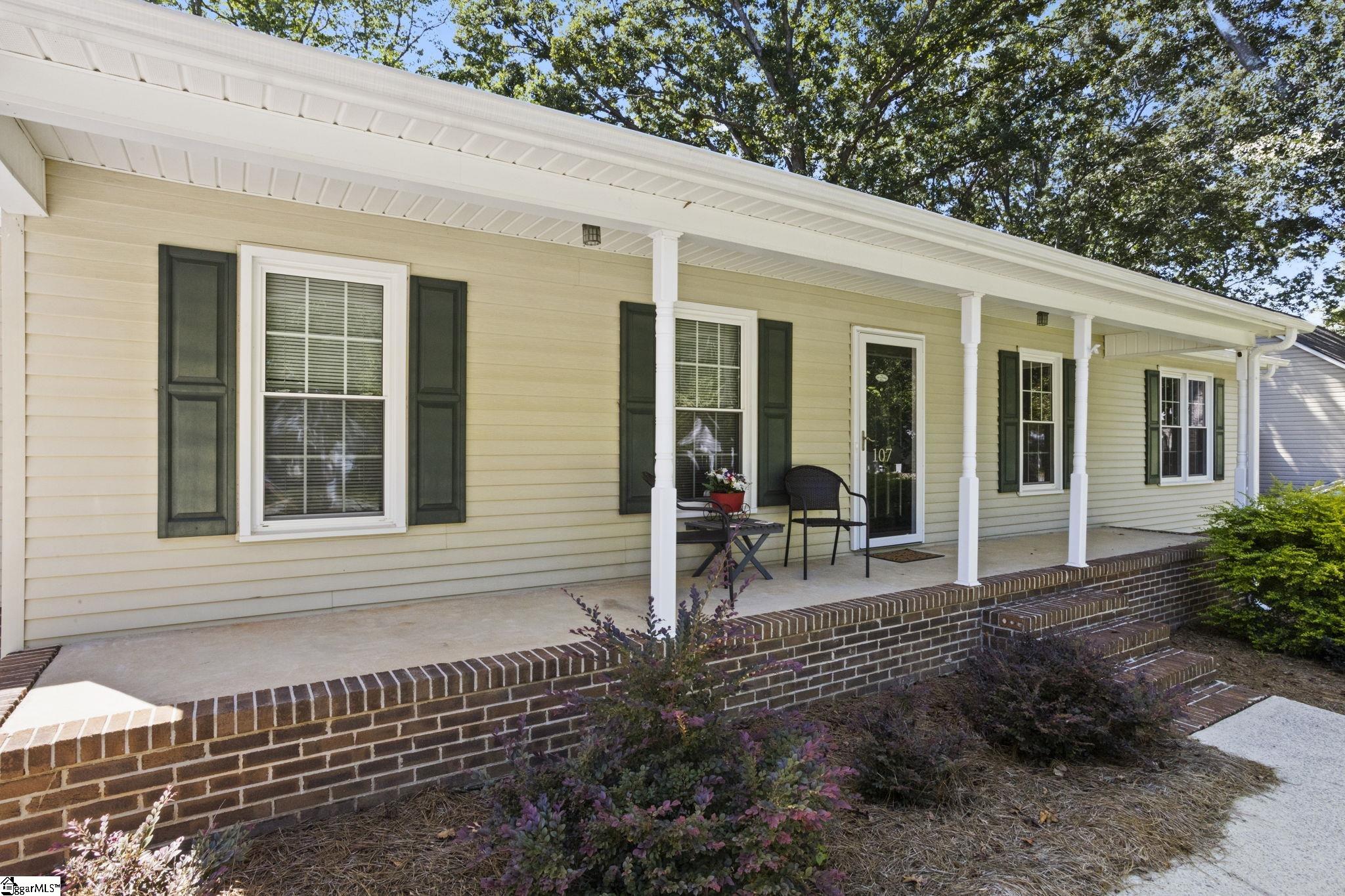 107 Lexington Court Property Photo 4