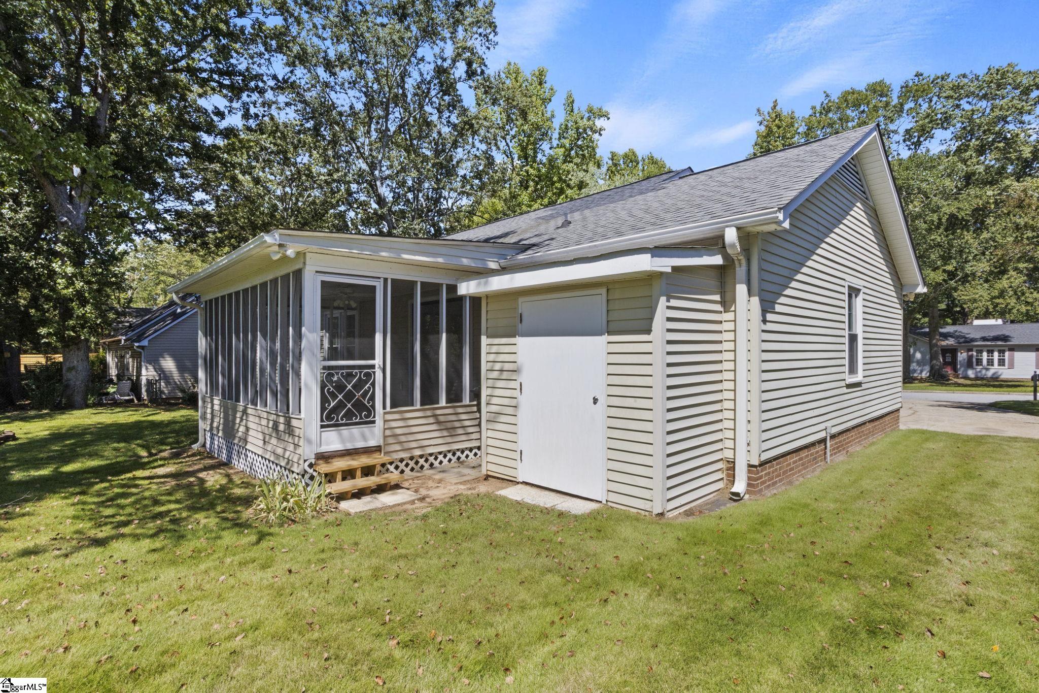 107 Lexington Court Property Photo 24