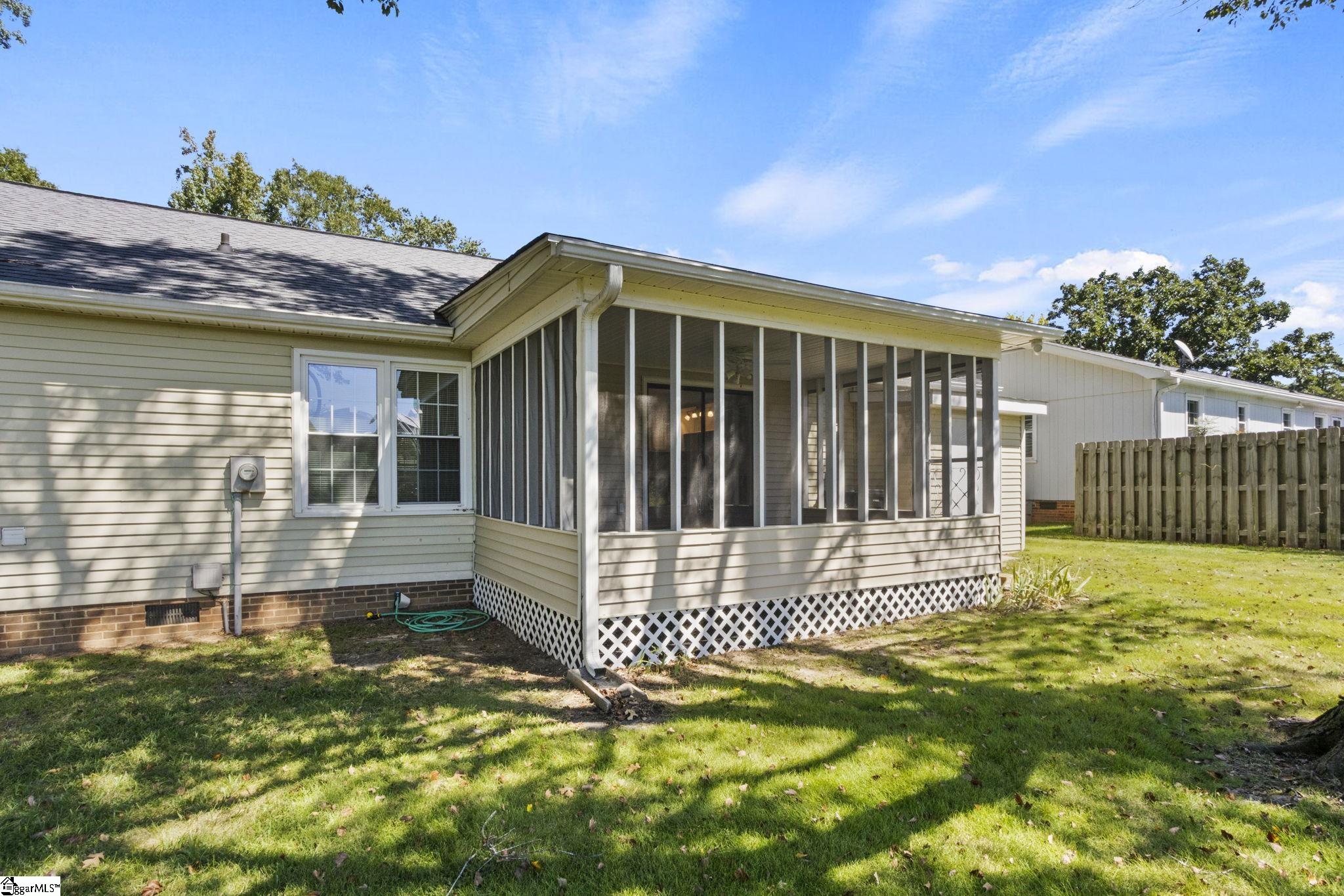 107 Lexington Court Property Photo 25