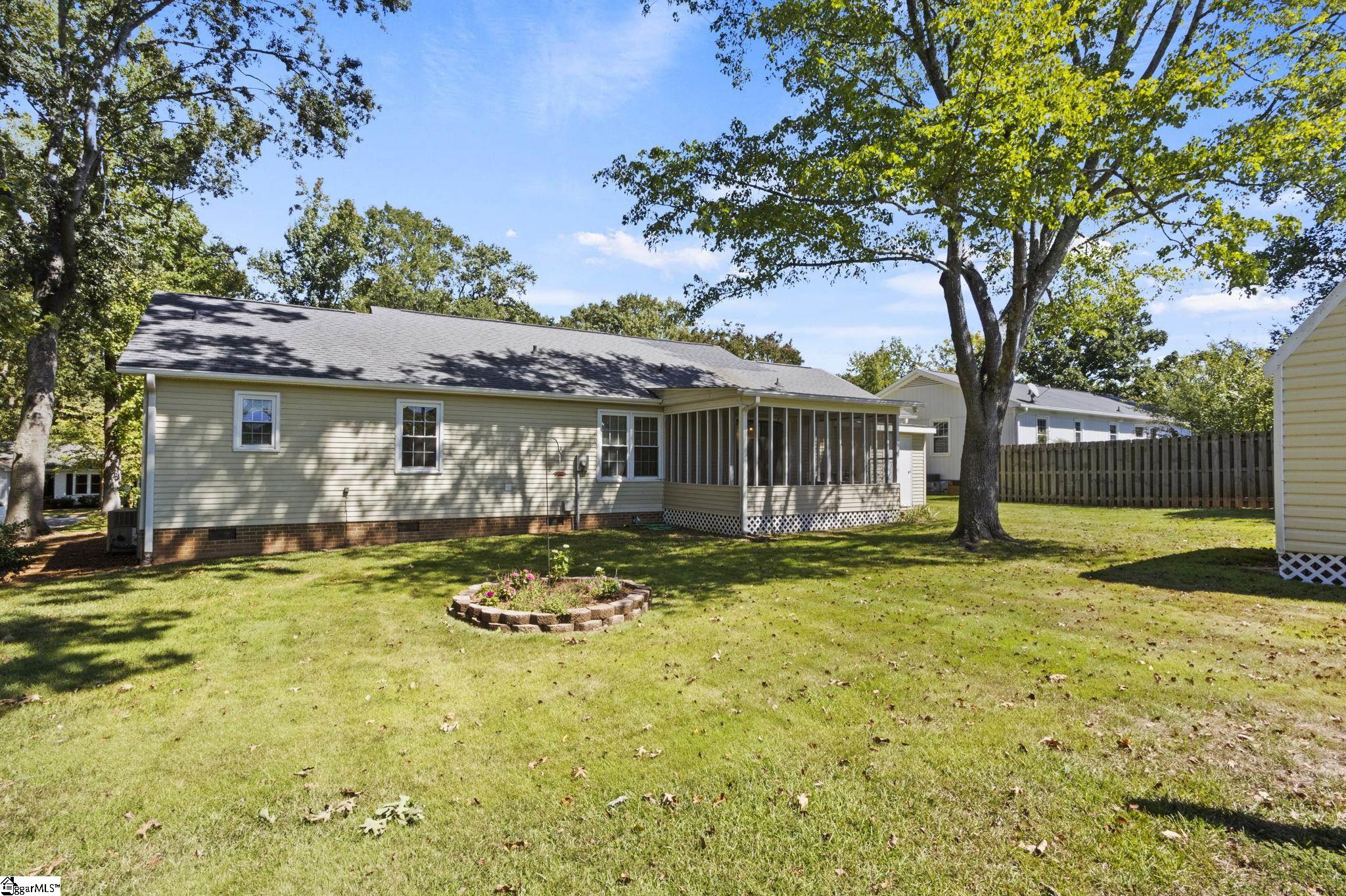 107 Lexington Court Property Photo 26