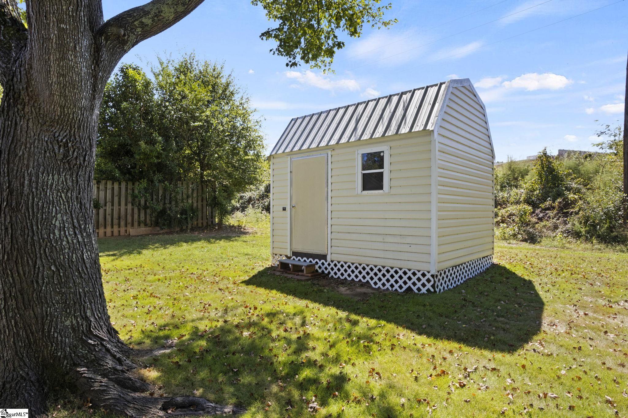 107 Lexington Court Property Photo 27
