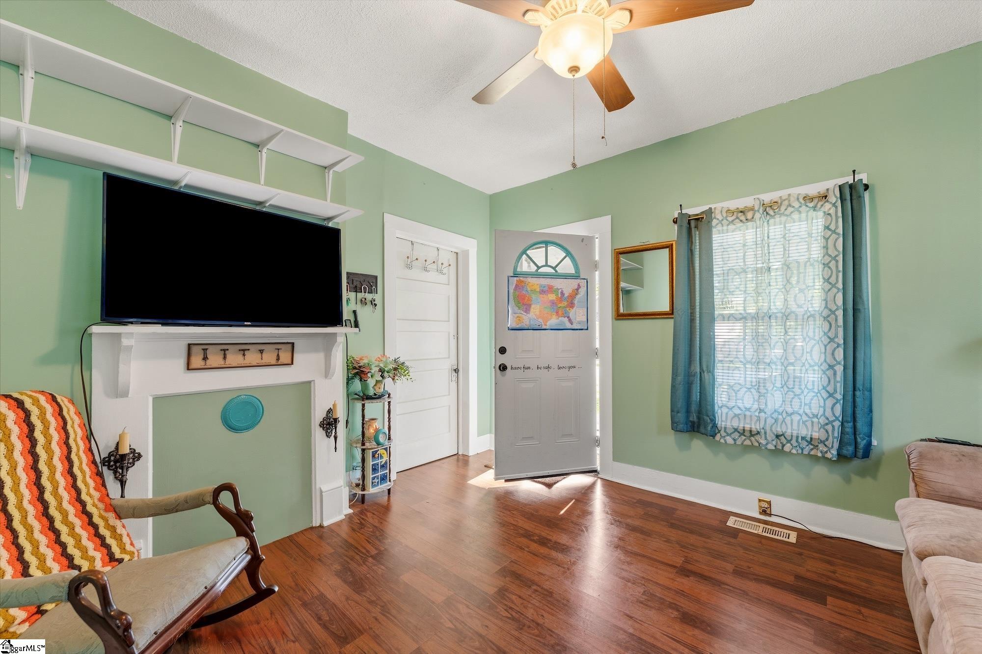 304 Langley Street Property Photo 6