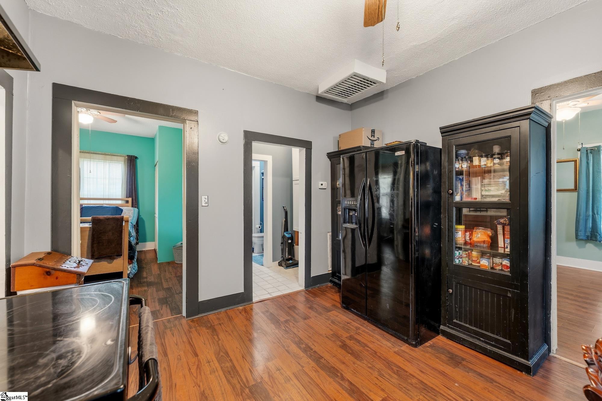 304 Langley Street Property Photo 9