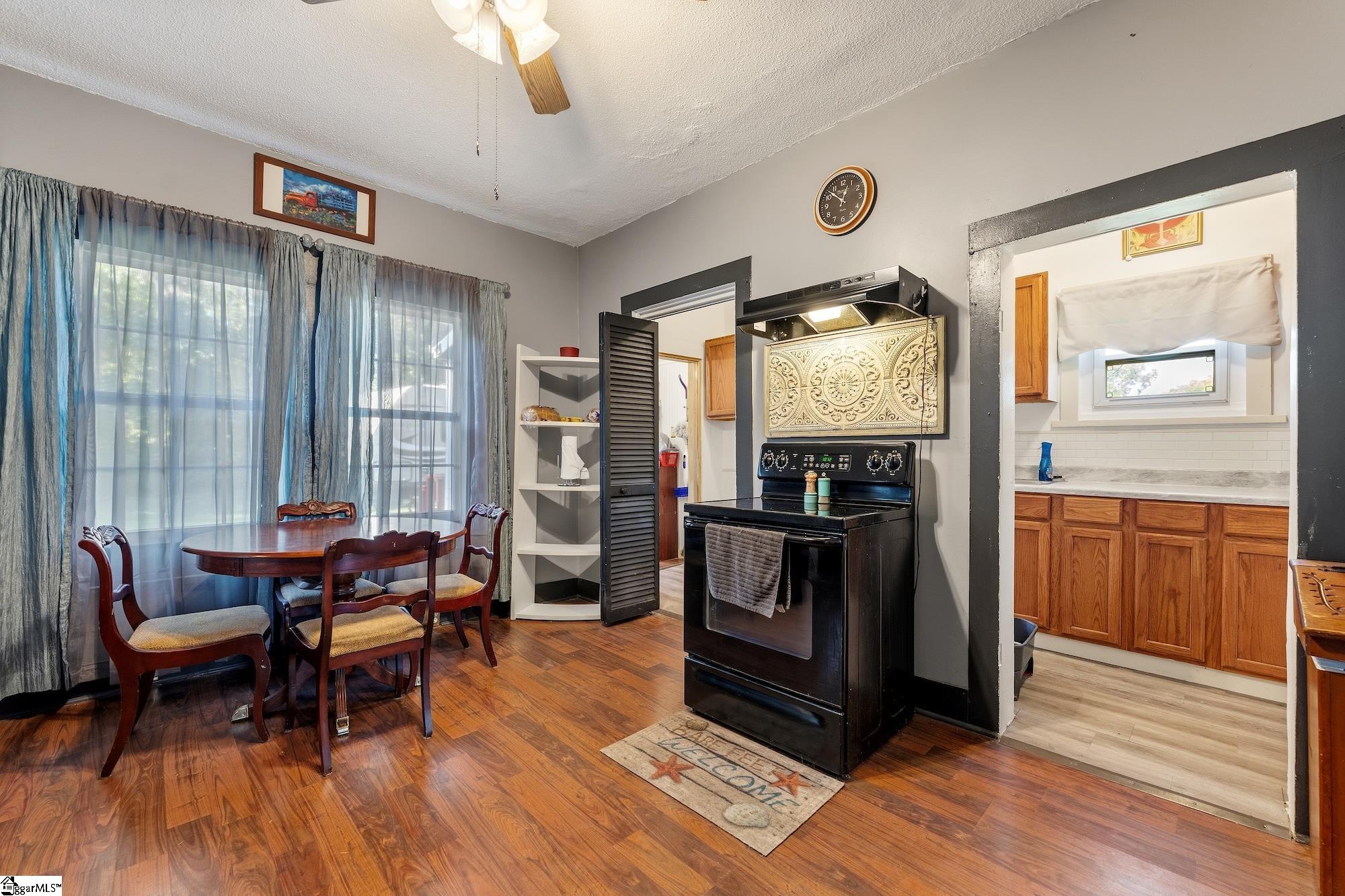 304 Langley Street Property Photo 10