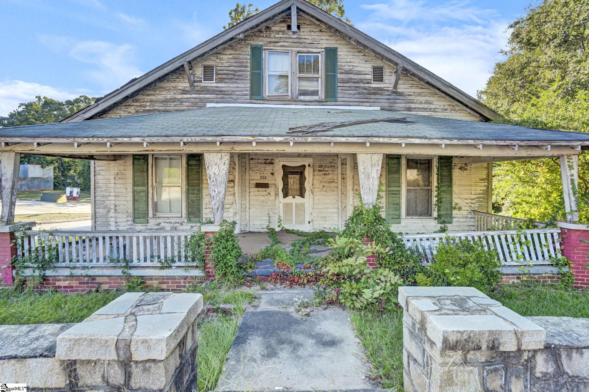 220 Hampton Avenue Property Photo 1