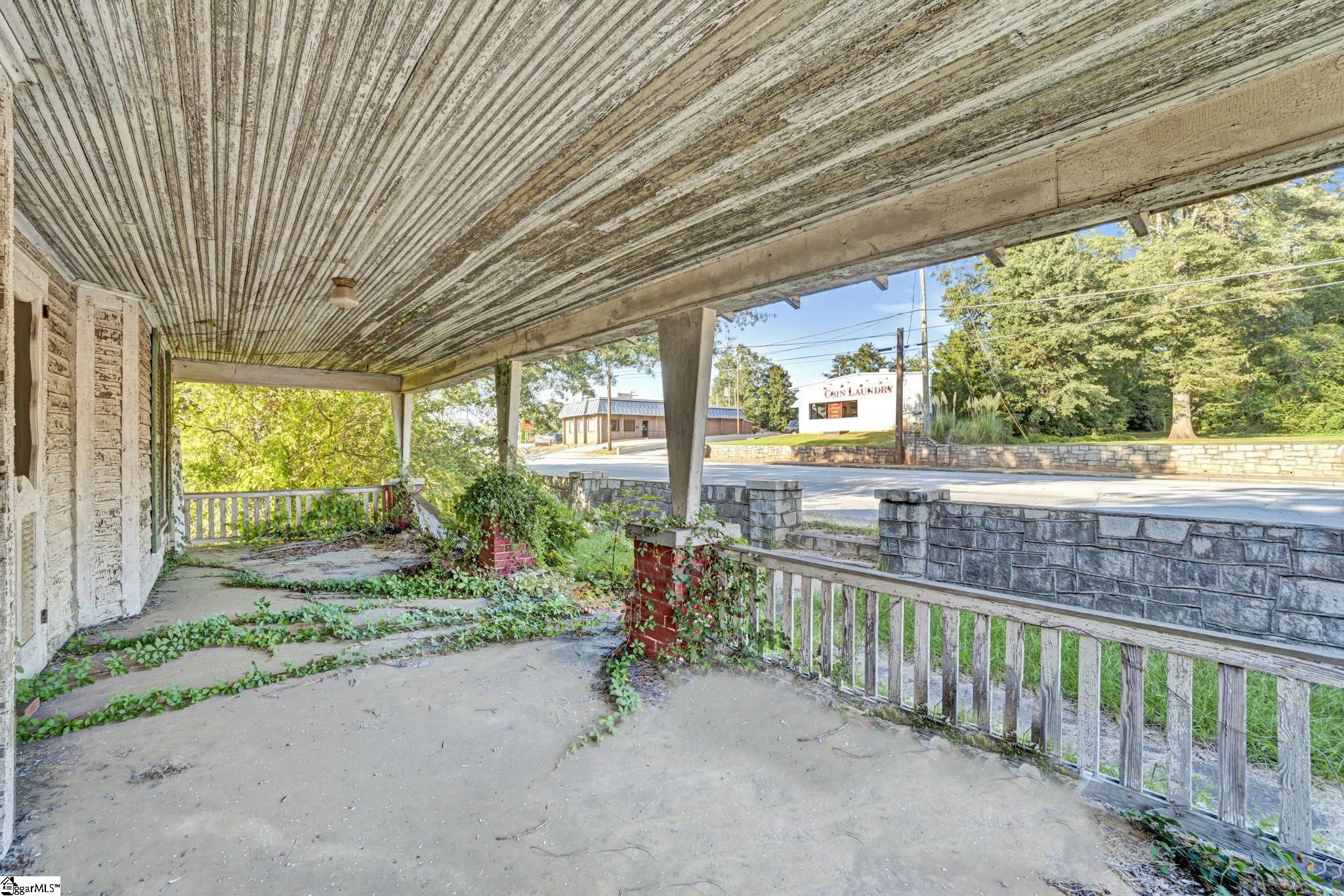 220 Hampton Avenue Property Photo 3