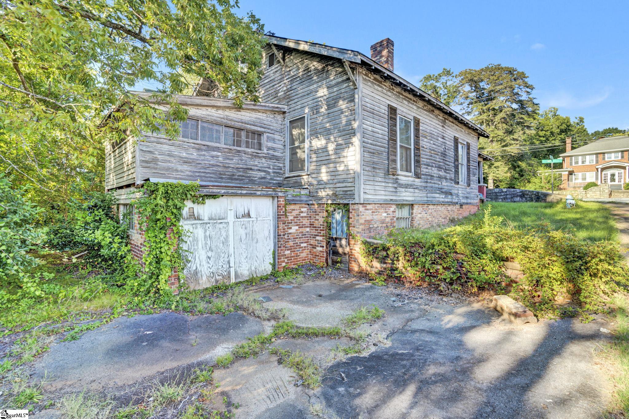 220 Hampton Avenue Property Photo 5
