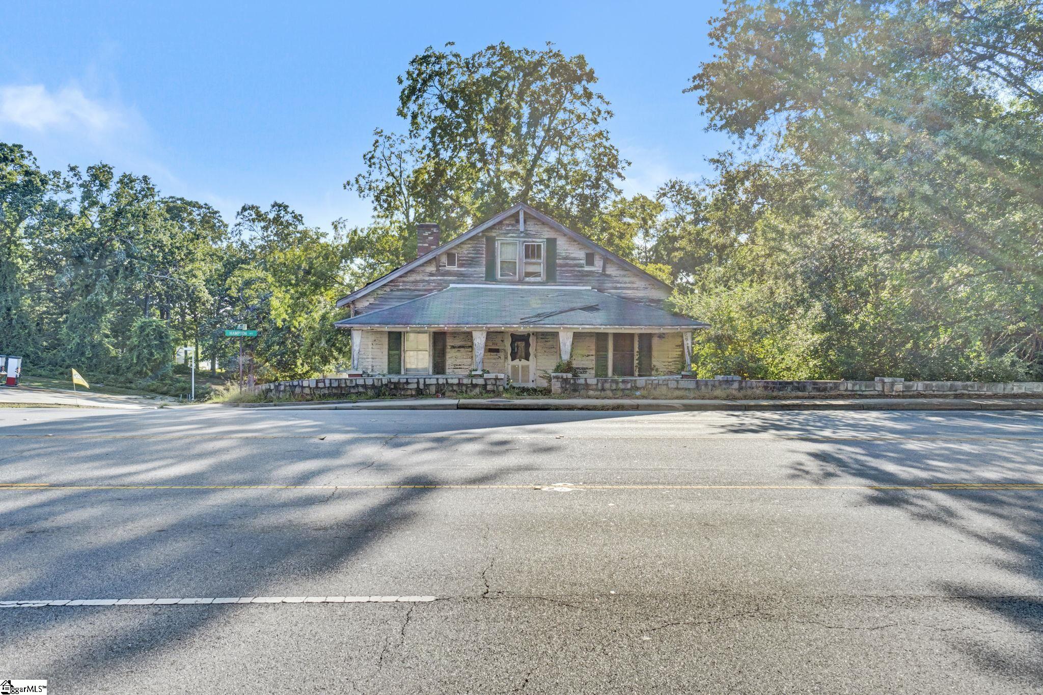 220 Hampton Avenue Property Photo 7