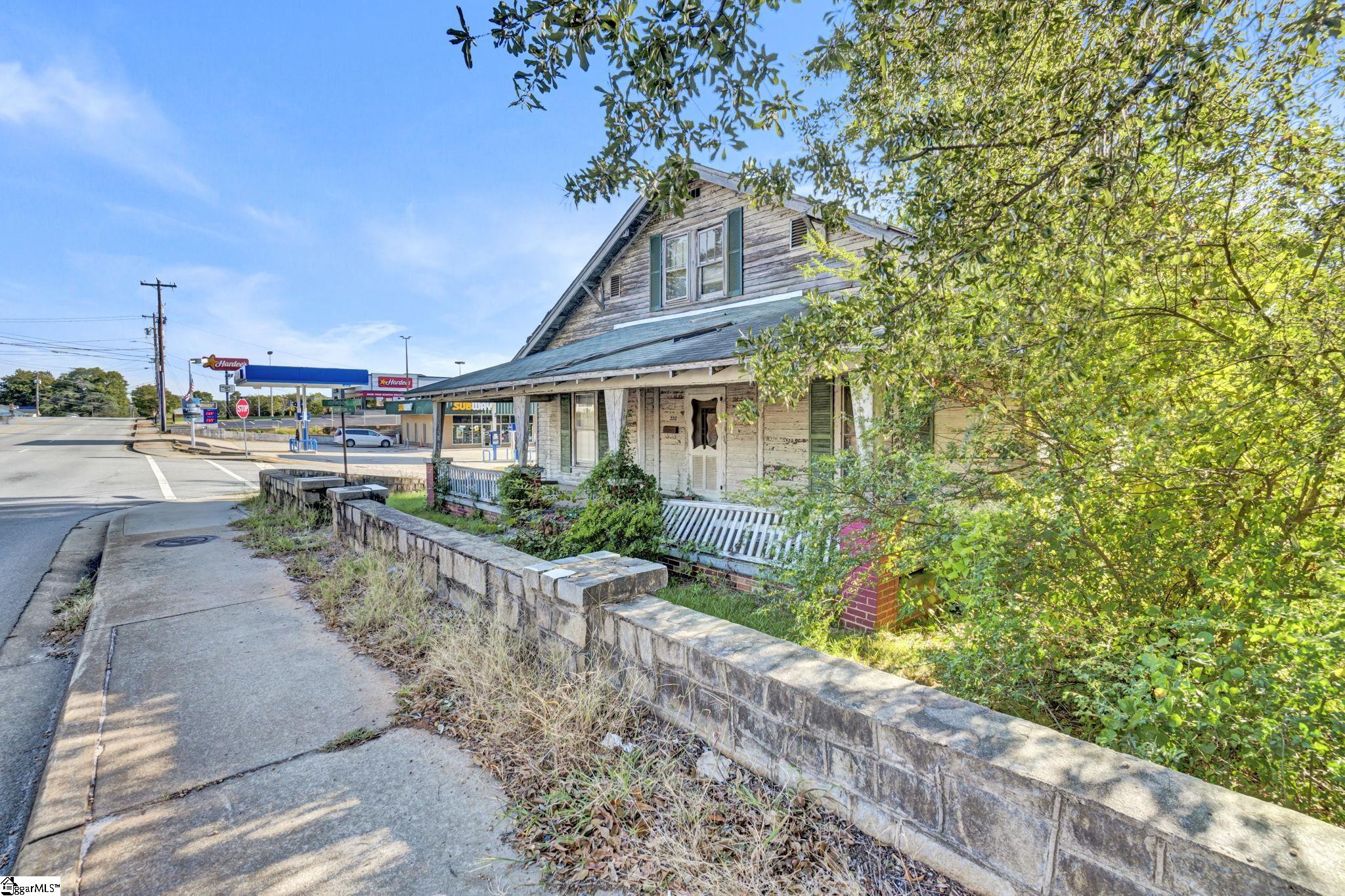 220 Hampton Avenue Property Photo 19