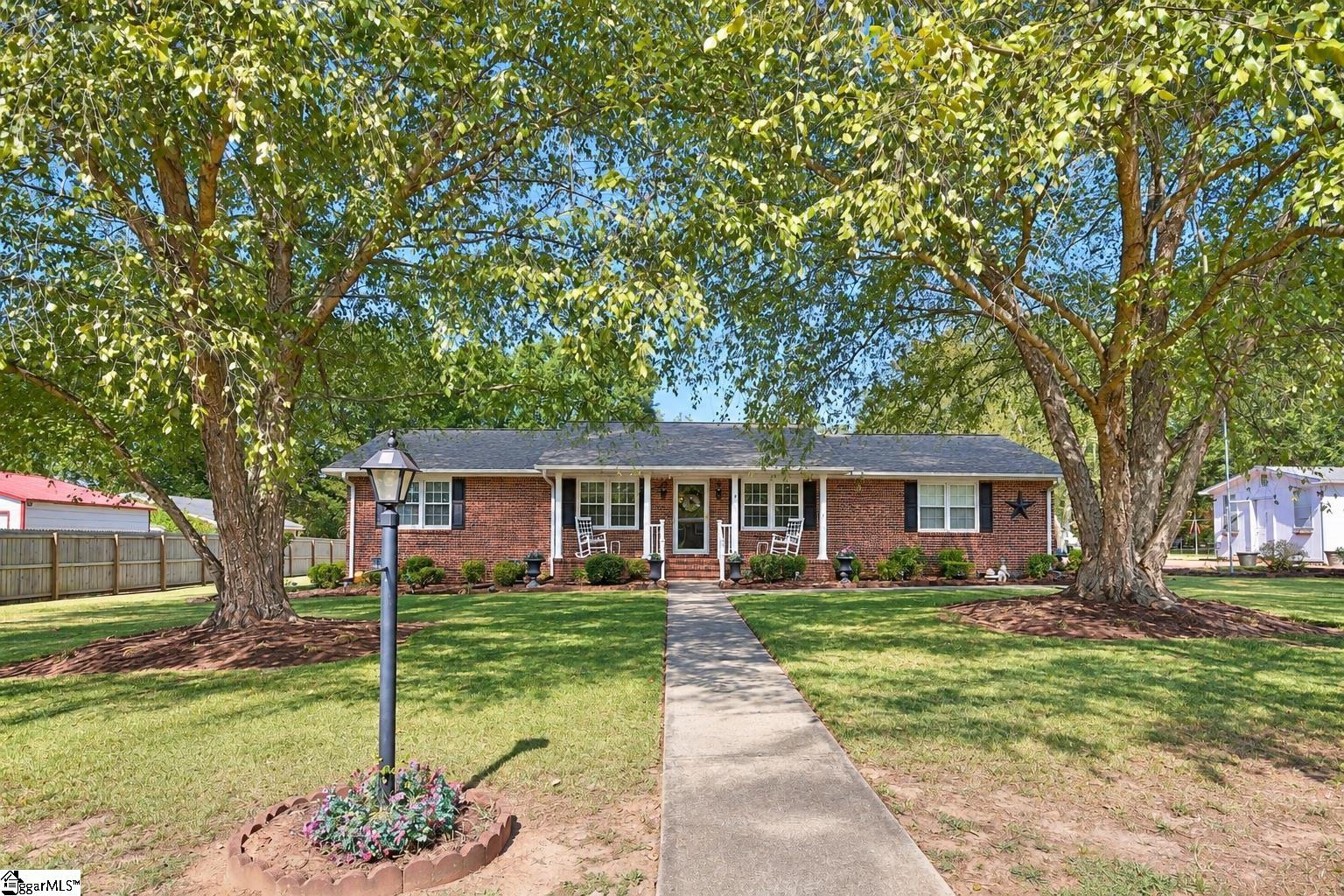 813 Ivy Circle Property Photo 1