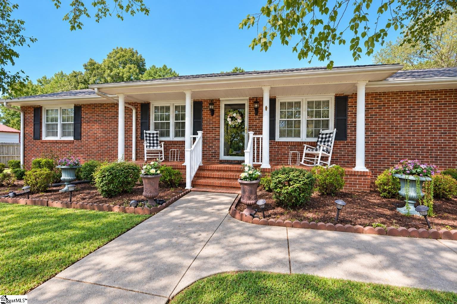 813 Ivy Circle Property Photo 2