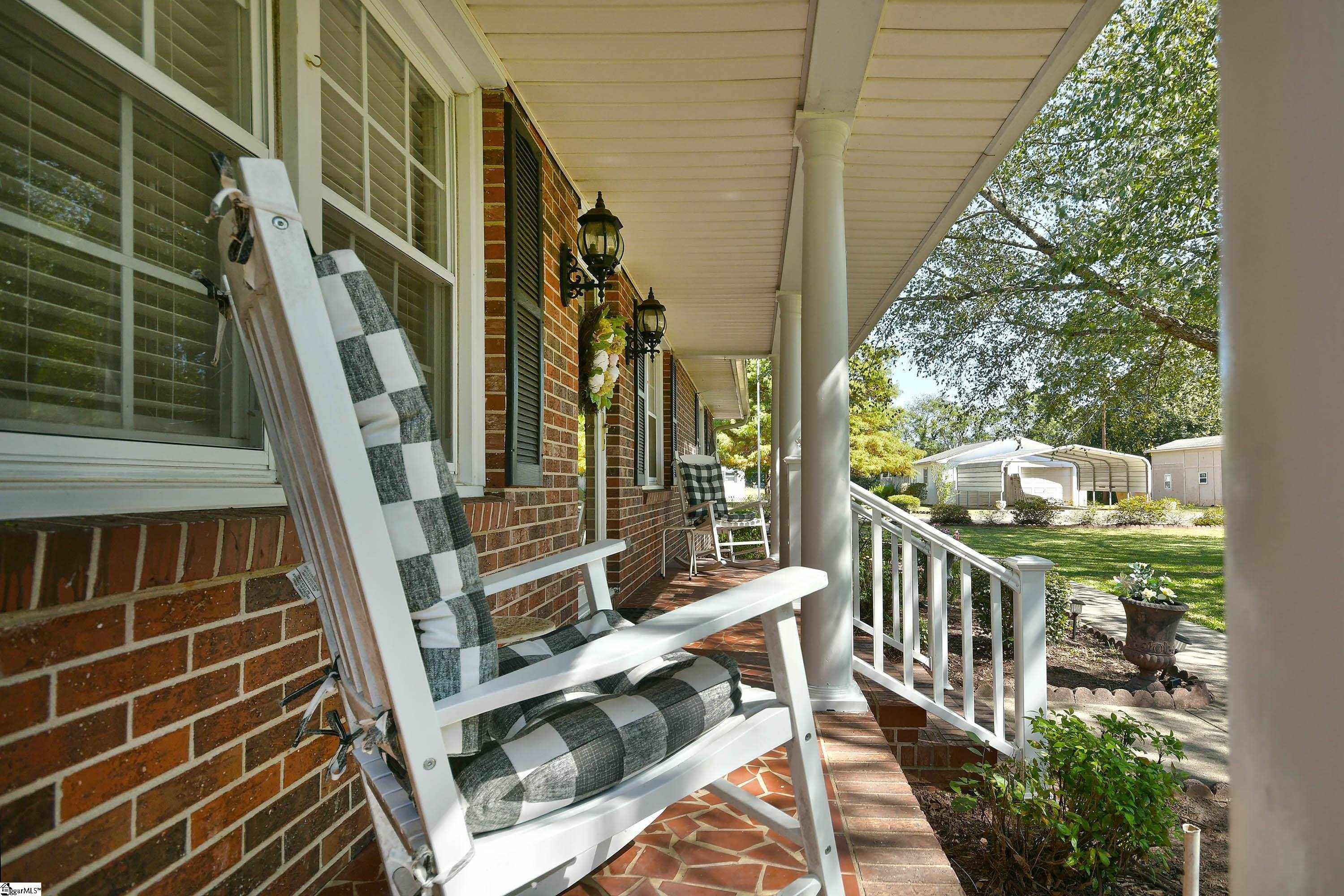 813 Ivy Circle Property Photo 3