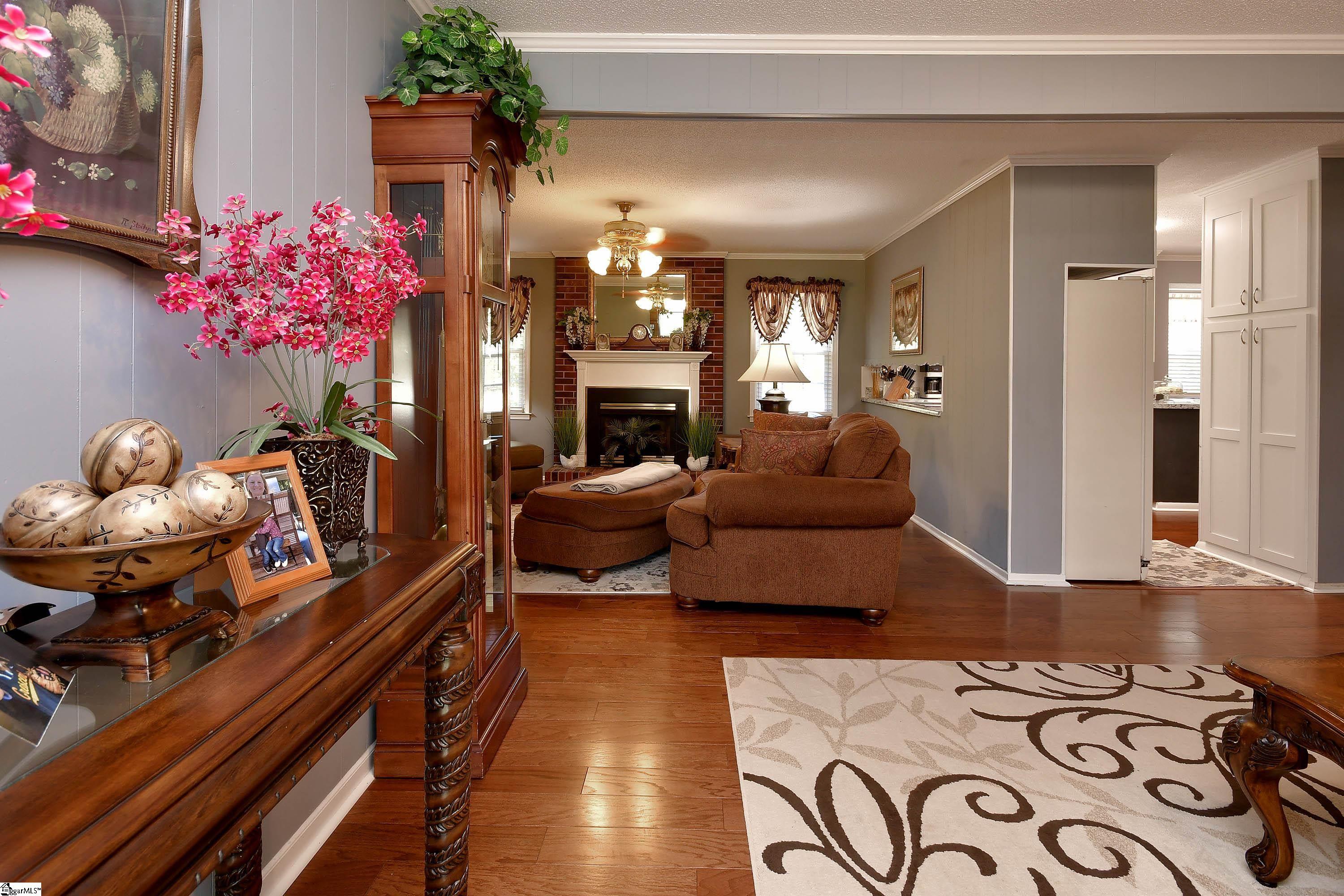 813 Ivy Circle Property Photo 4