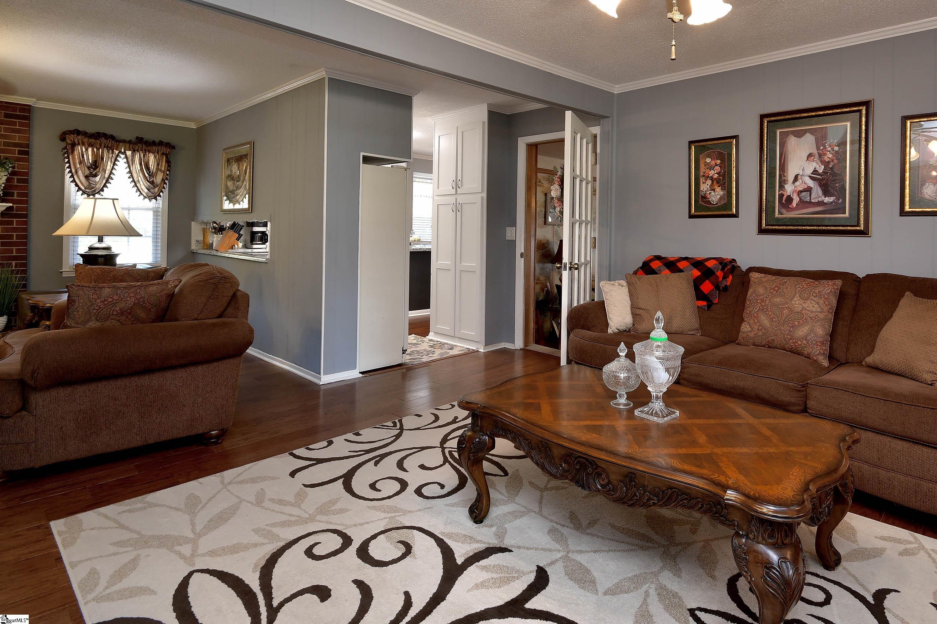 813 Ivy Circle Property Photo 5