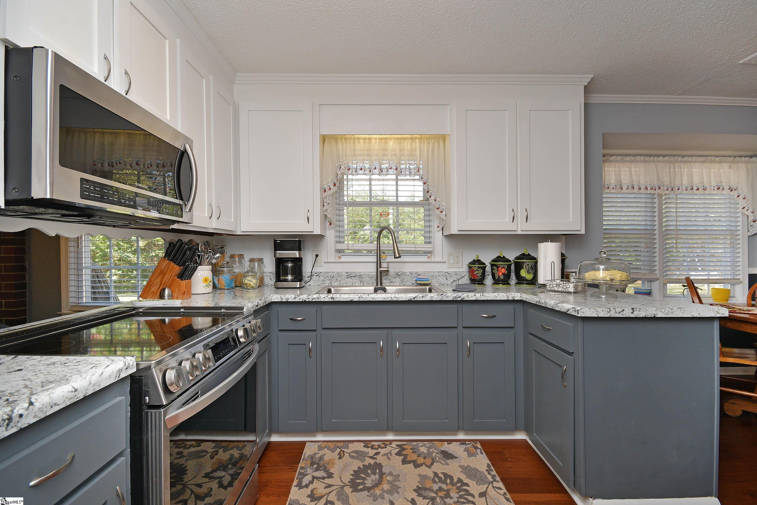 813 Ivy Circle Property Photo 8