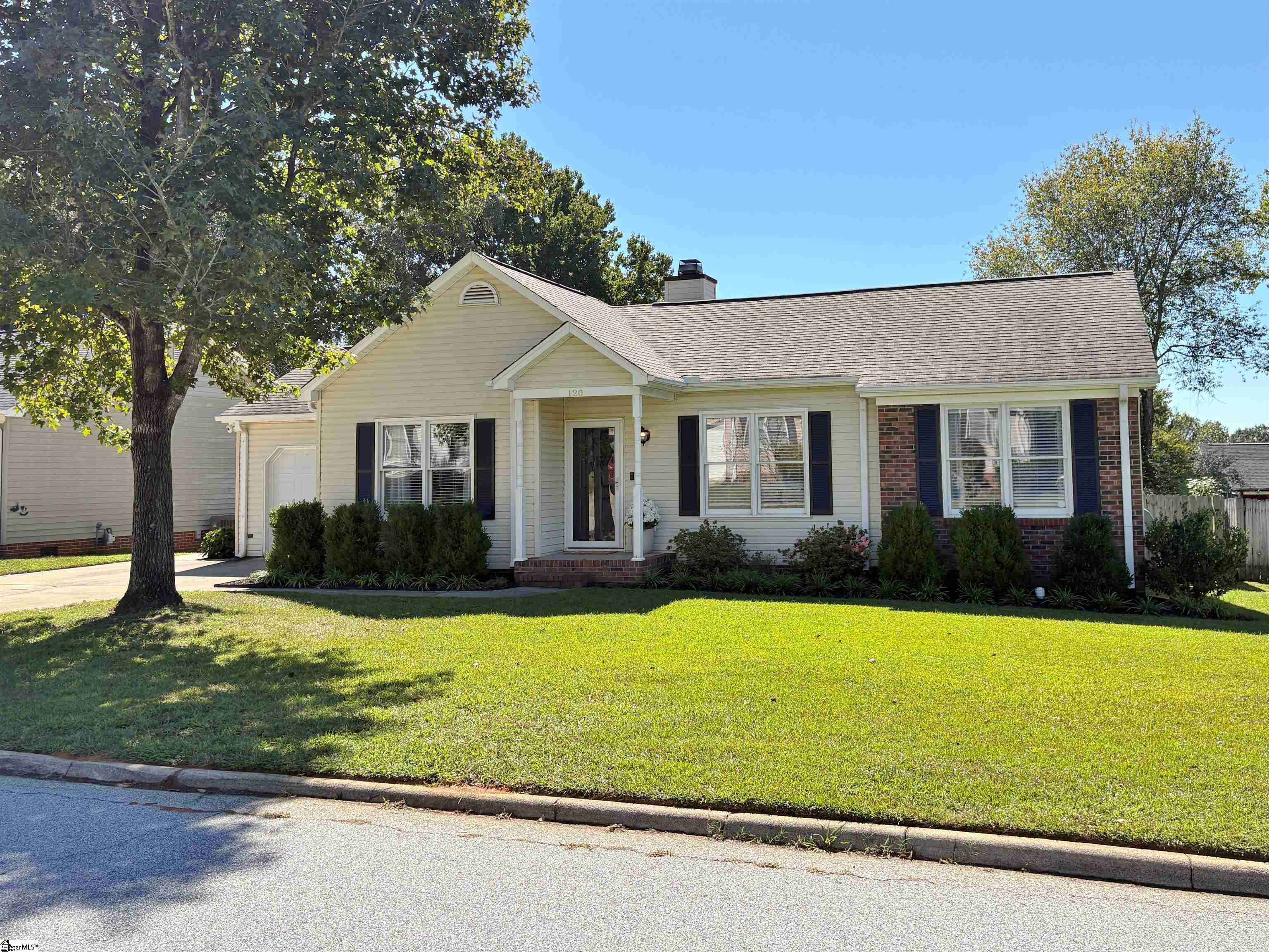 120 Oak Valley Drive Property Photo 2
