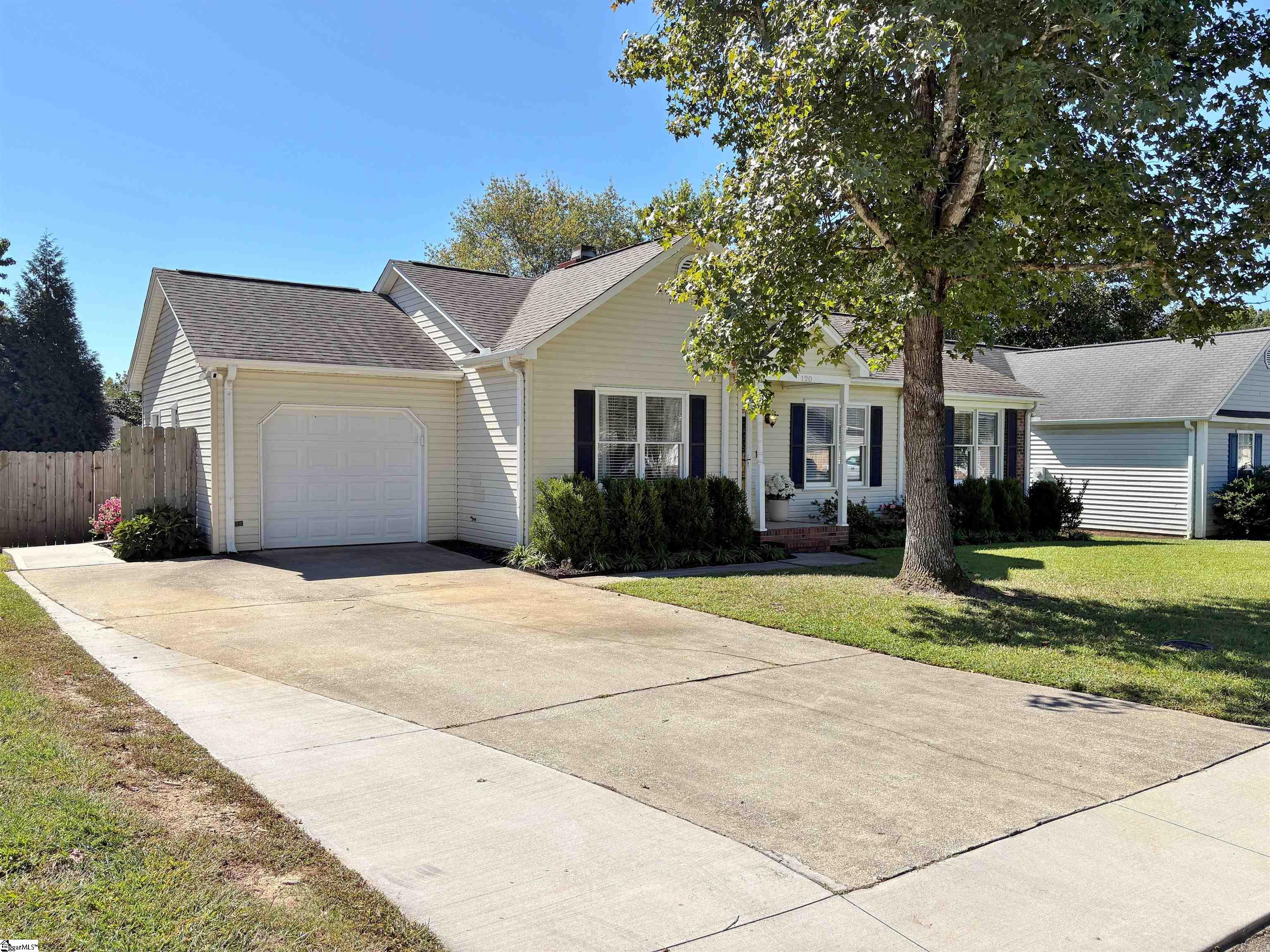 120 Oak Valley Drive Property Photo 3