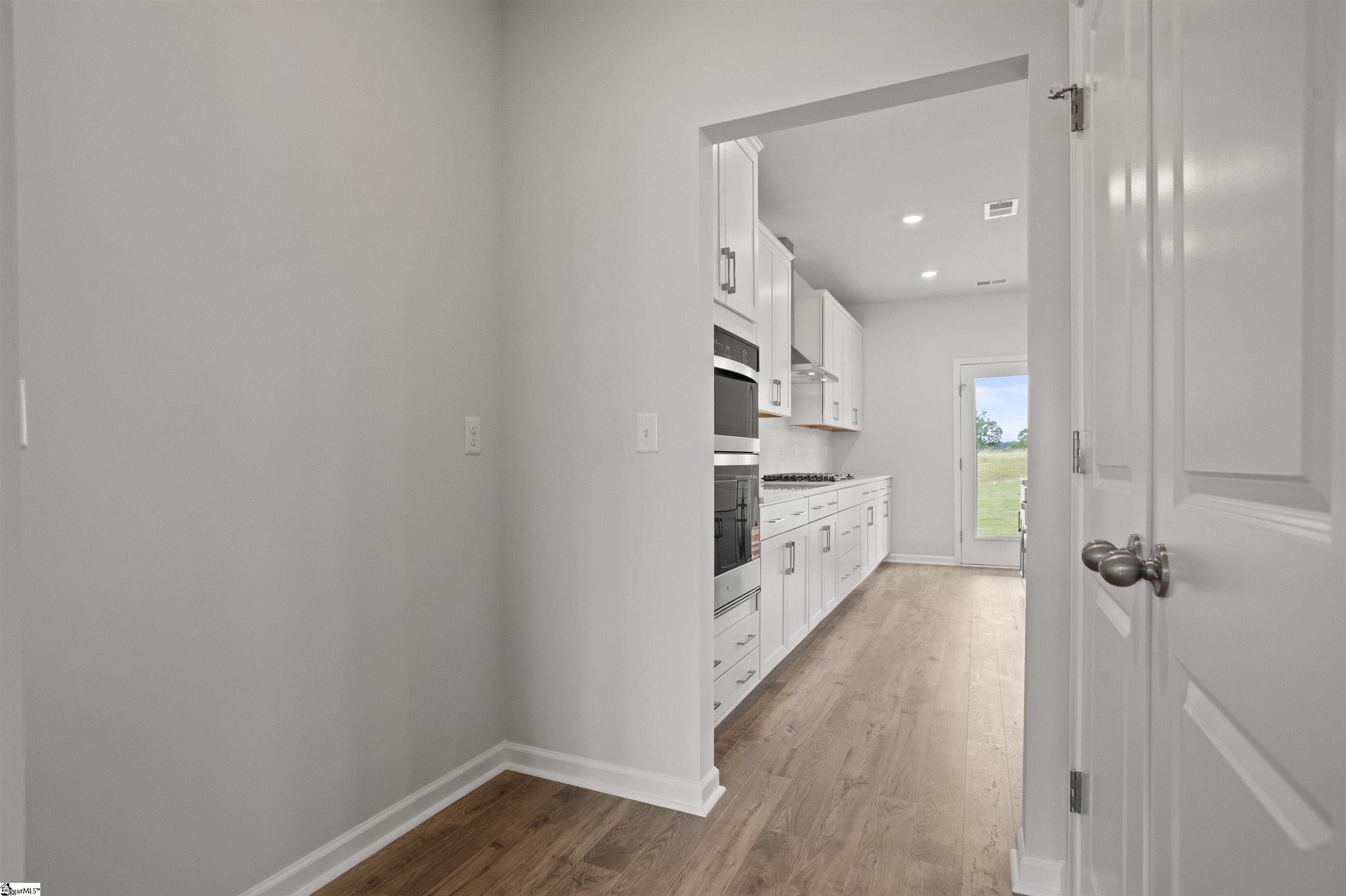 555 Hydrangea Street Property Photo 6