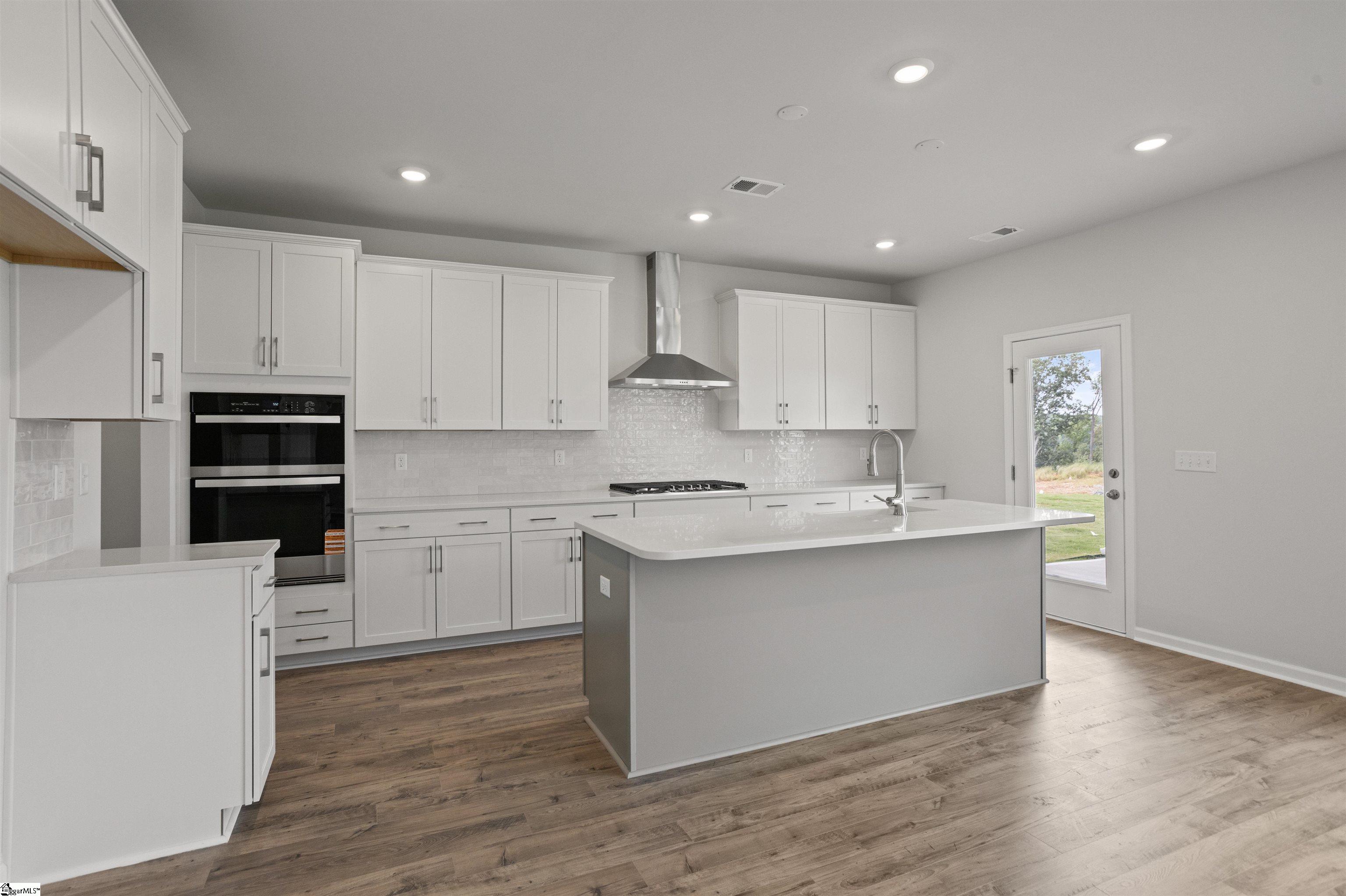 555 Hydrangea Street Property Photo 8
