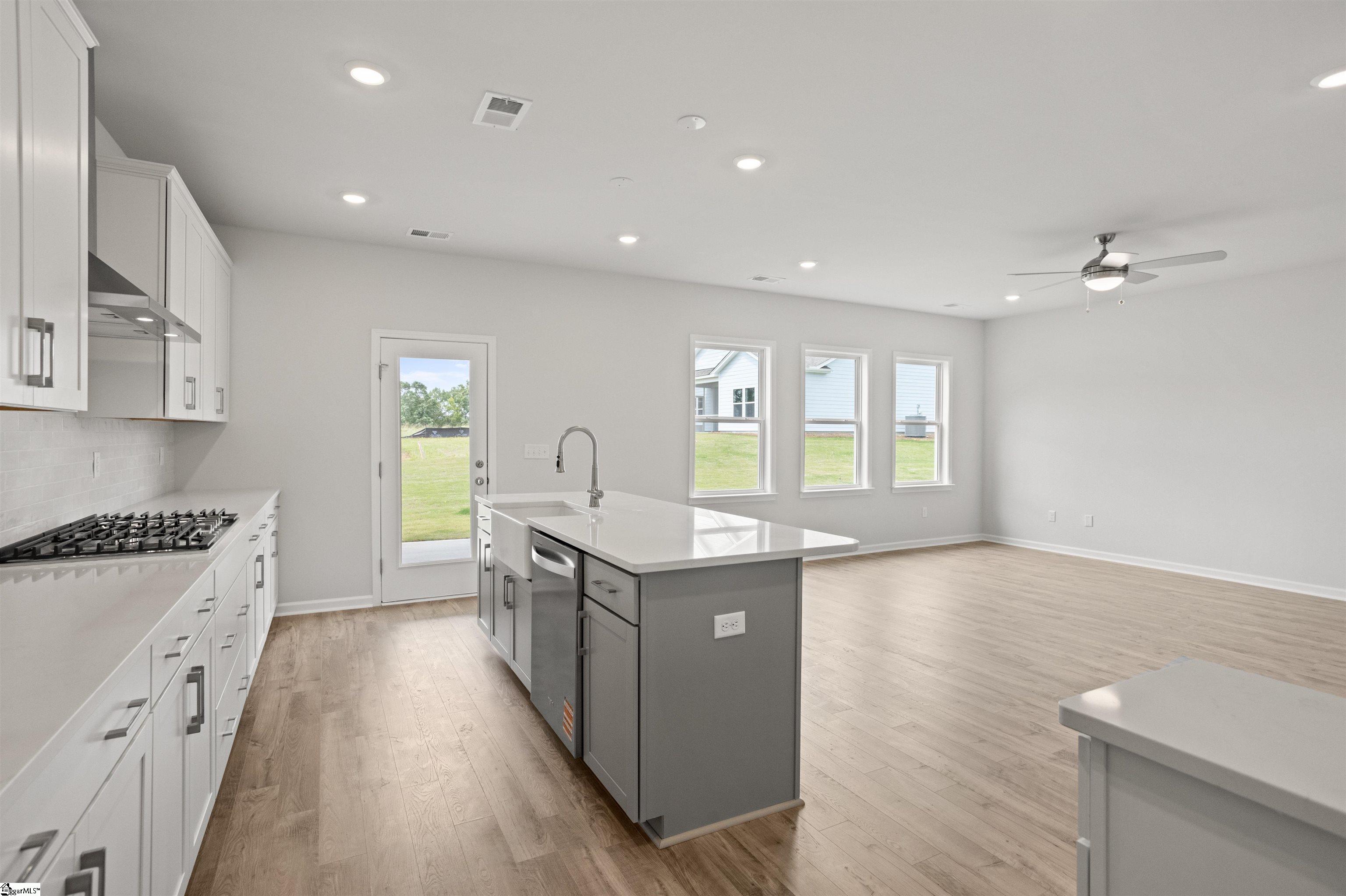555 Hydrangea Street Property Photo 10