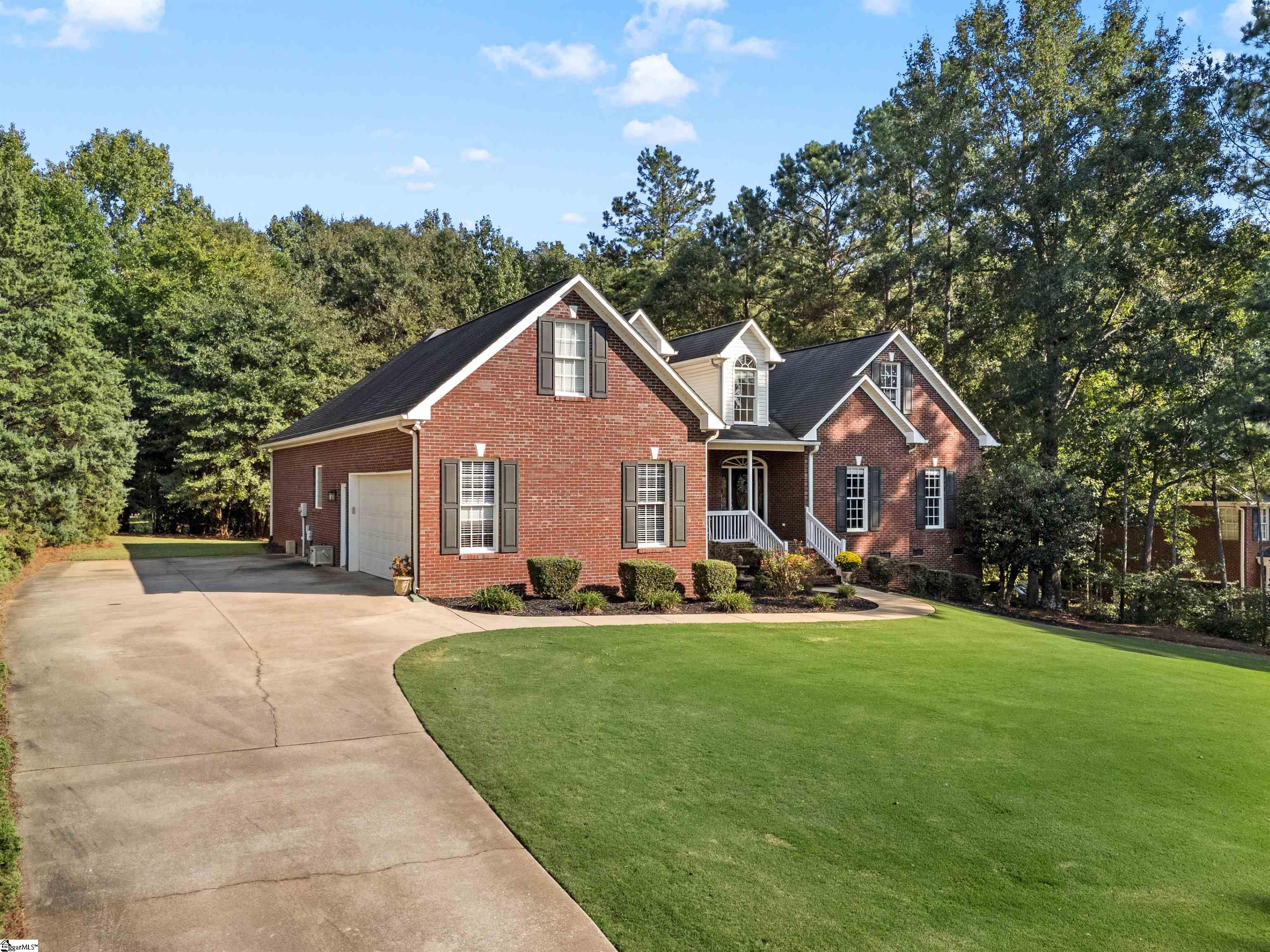 516 Moores Crossing Property Photo 2