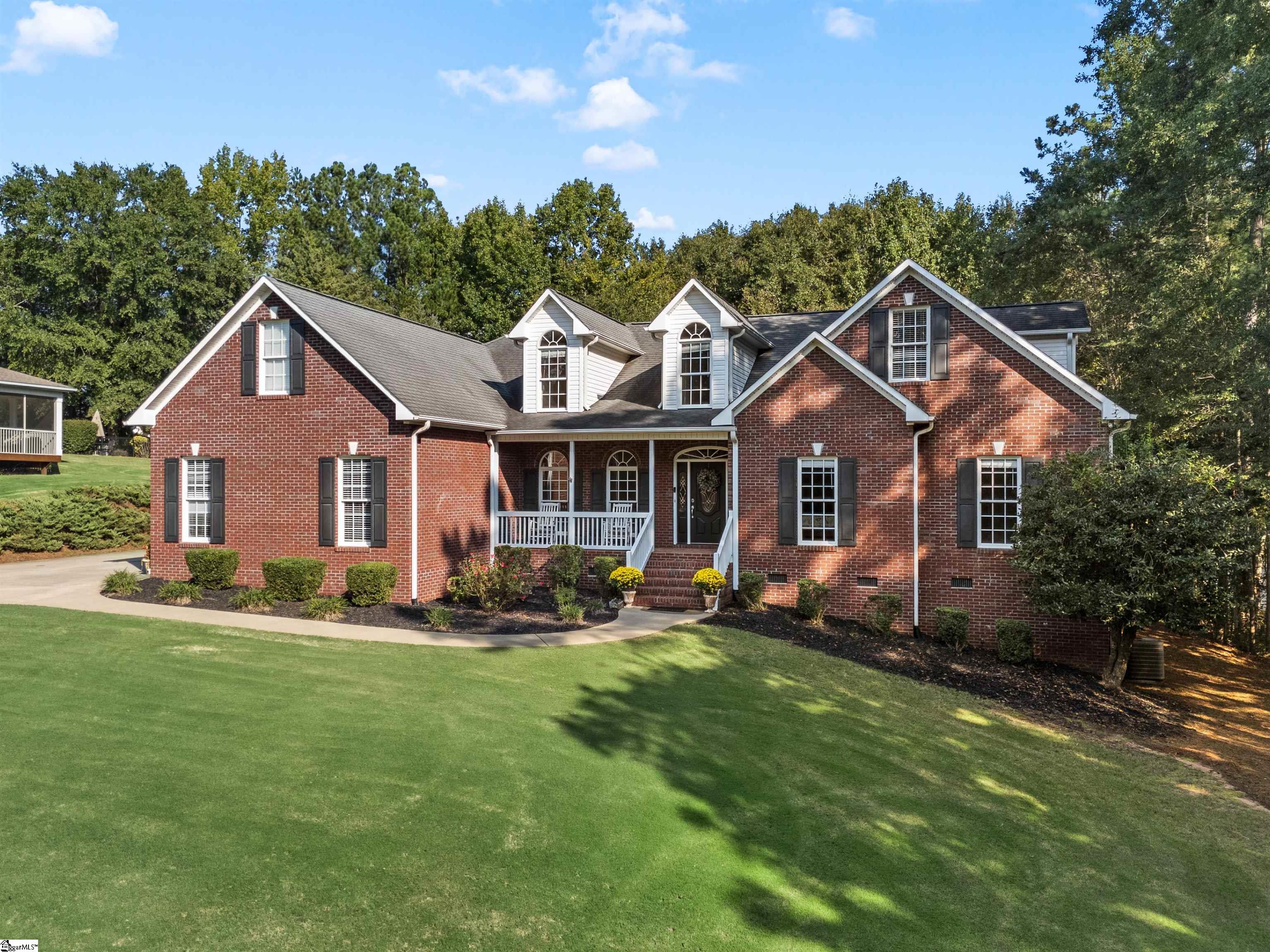 516 Moores Crossing Property Photo 4