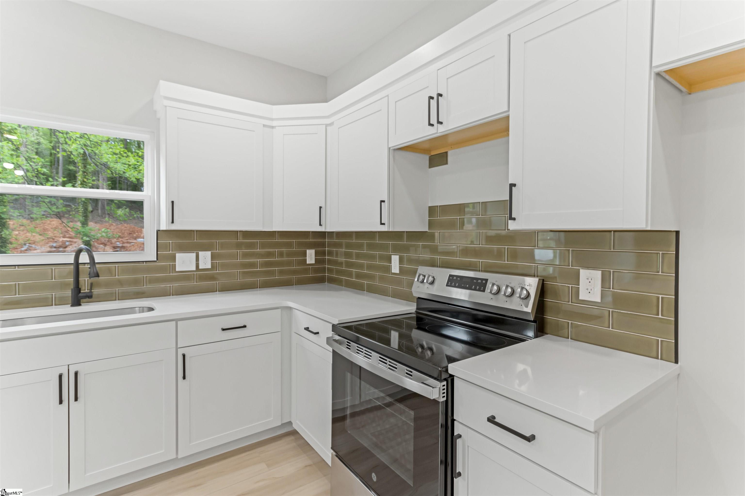 189 N Georgia Avenue Property Photo 13