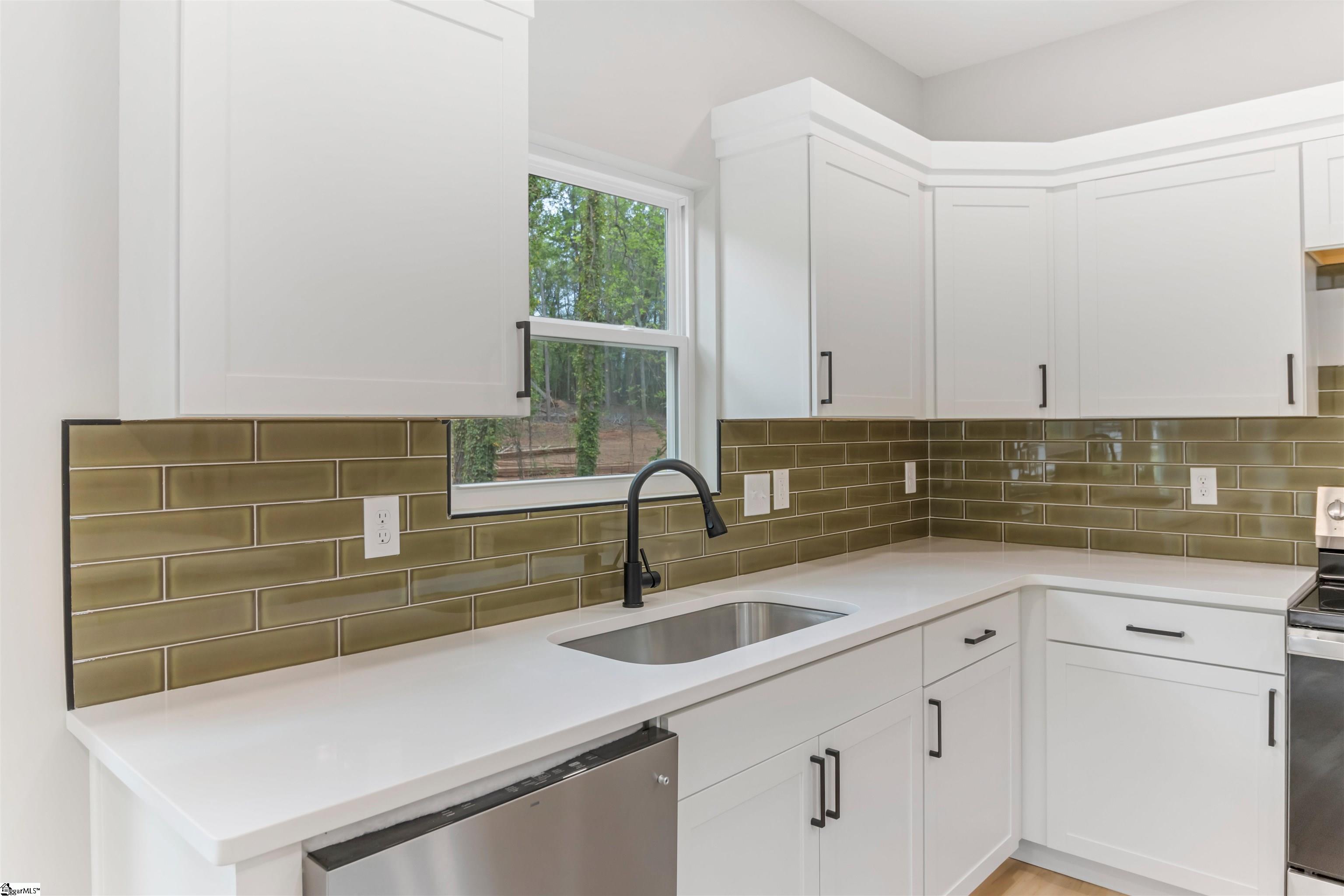 189 N Georgia Avenue Property Photo 14