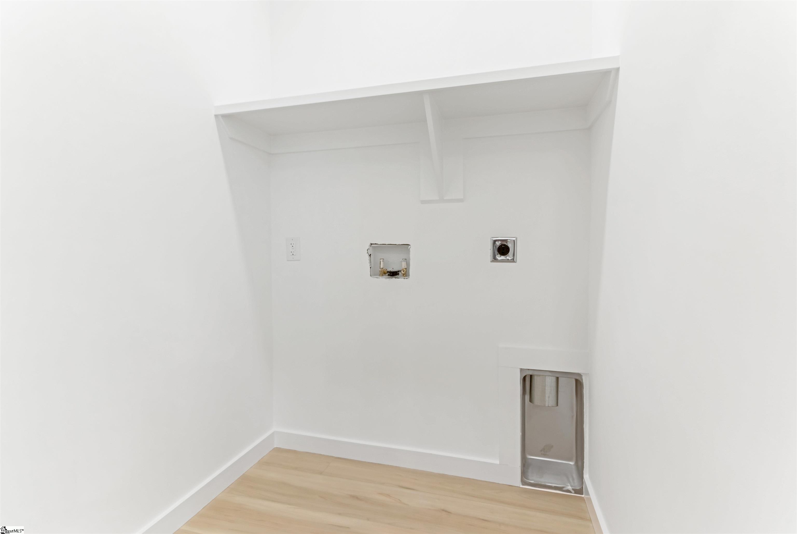 189 N Georgia Avenue Property Photo 16