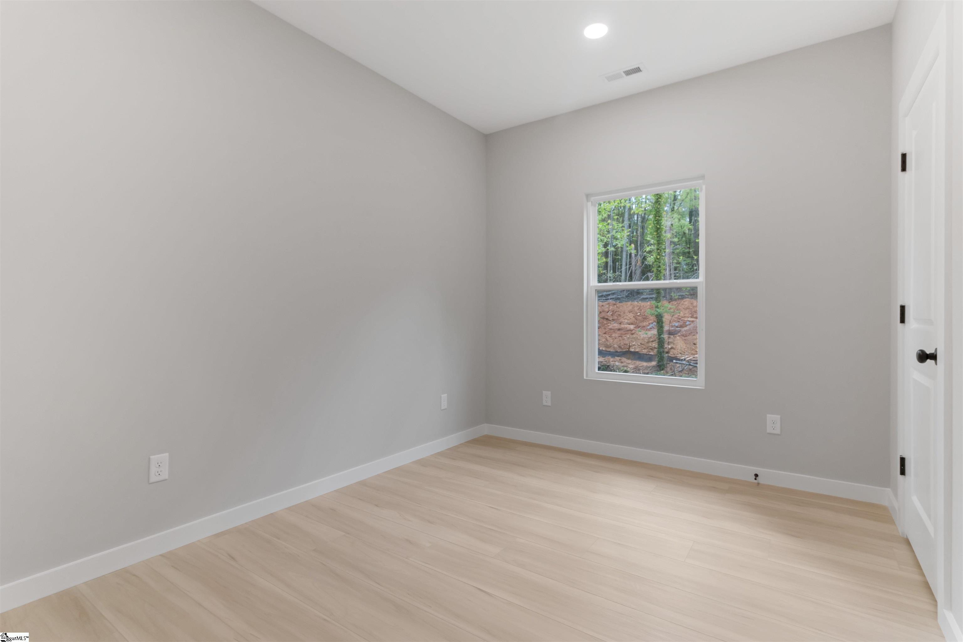 189 N Georgia Avenue Property Photo 19