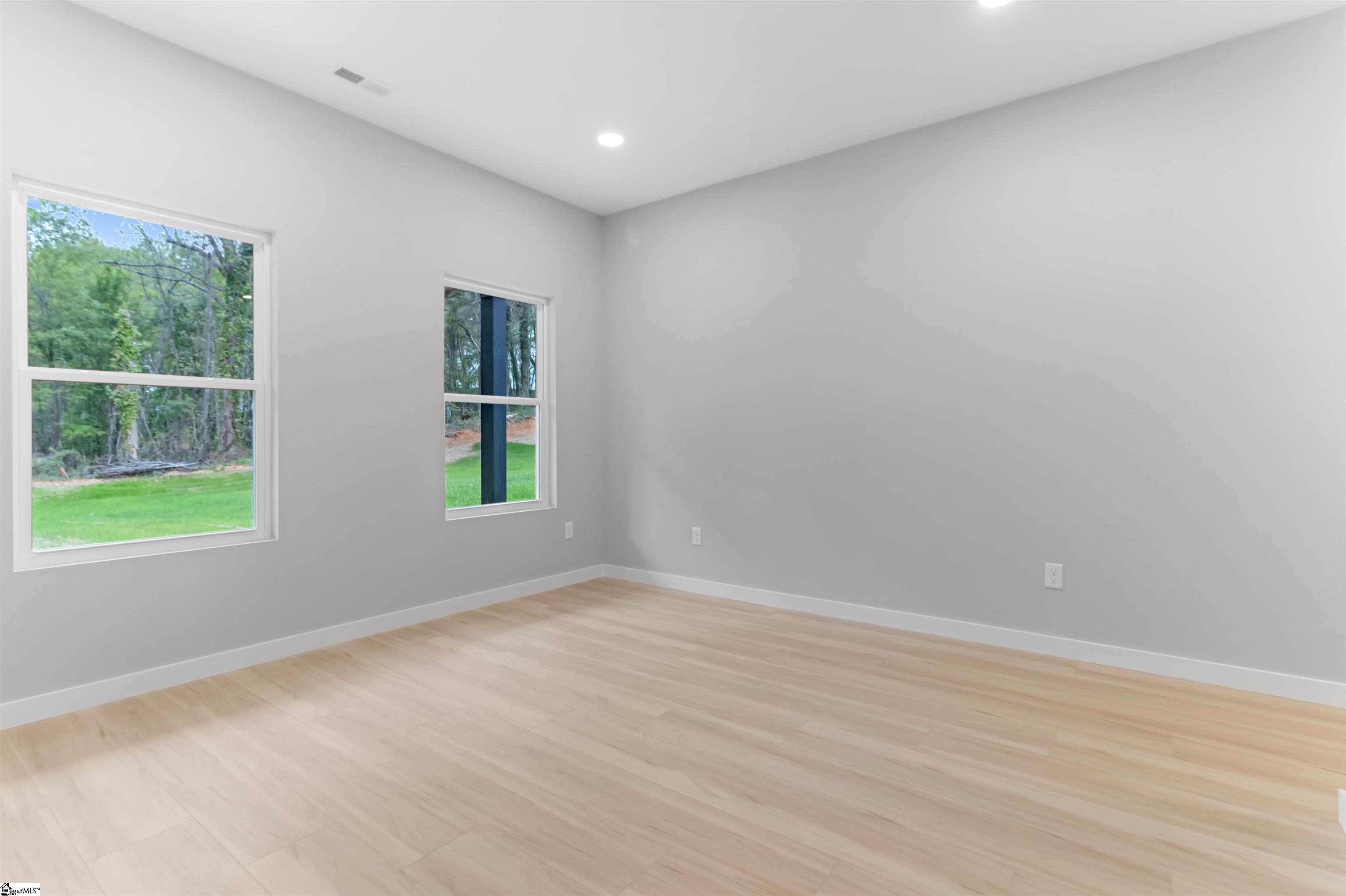 189 N Georgia Avenue Property Photo 23