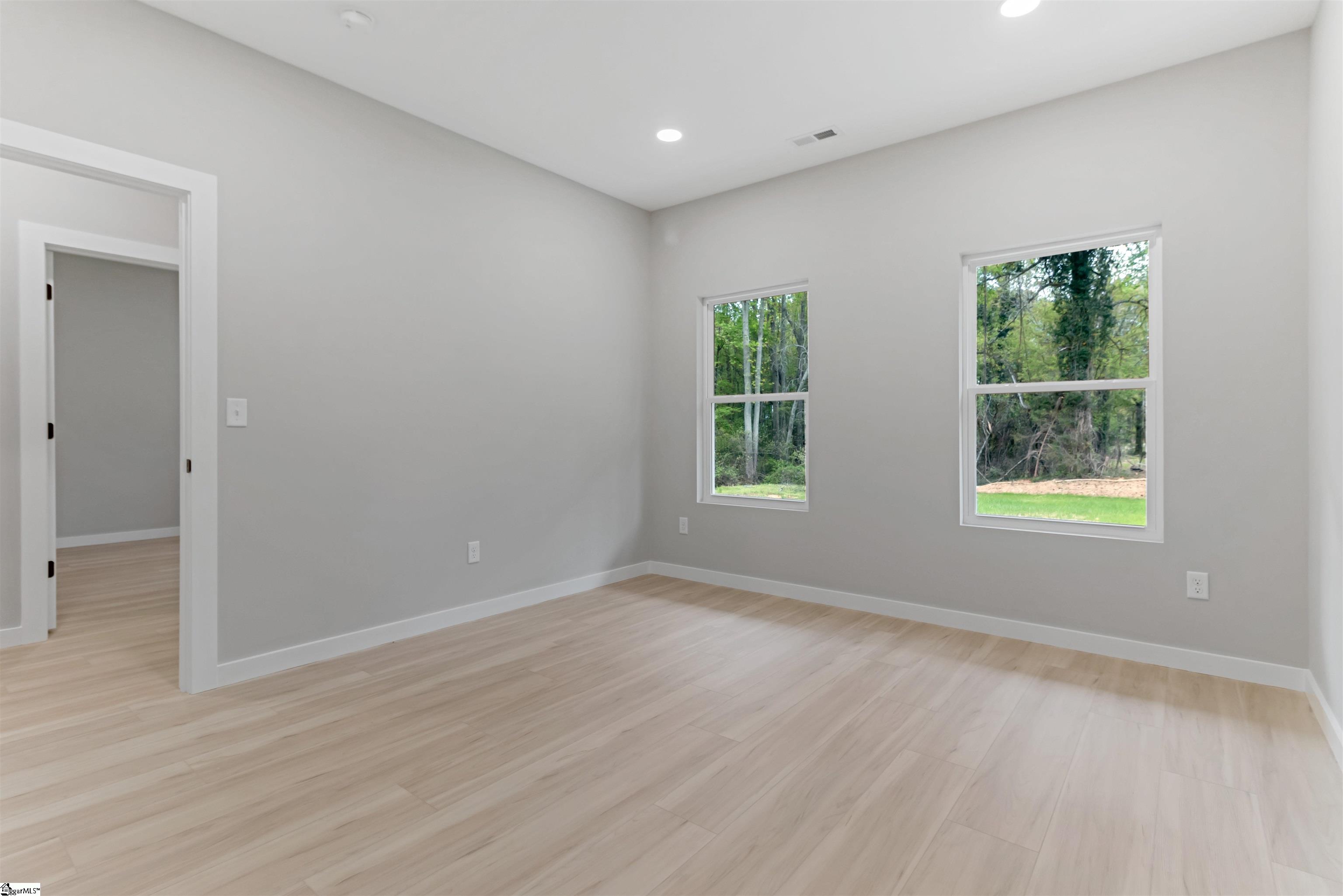 189 N Georgia Avenue Property Photo 24