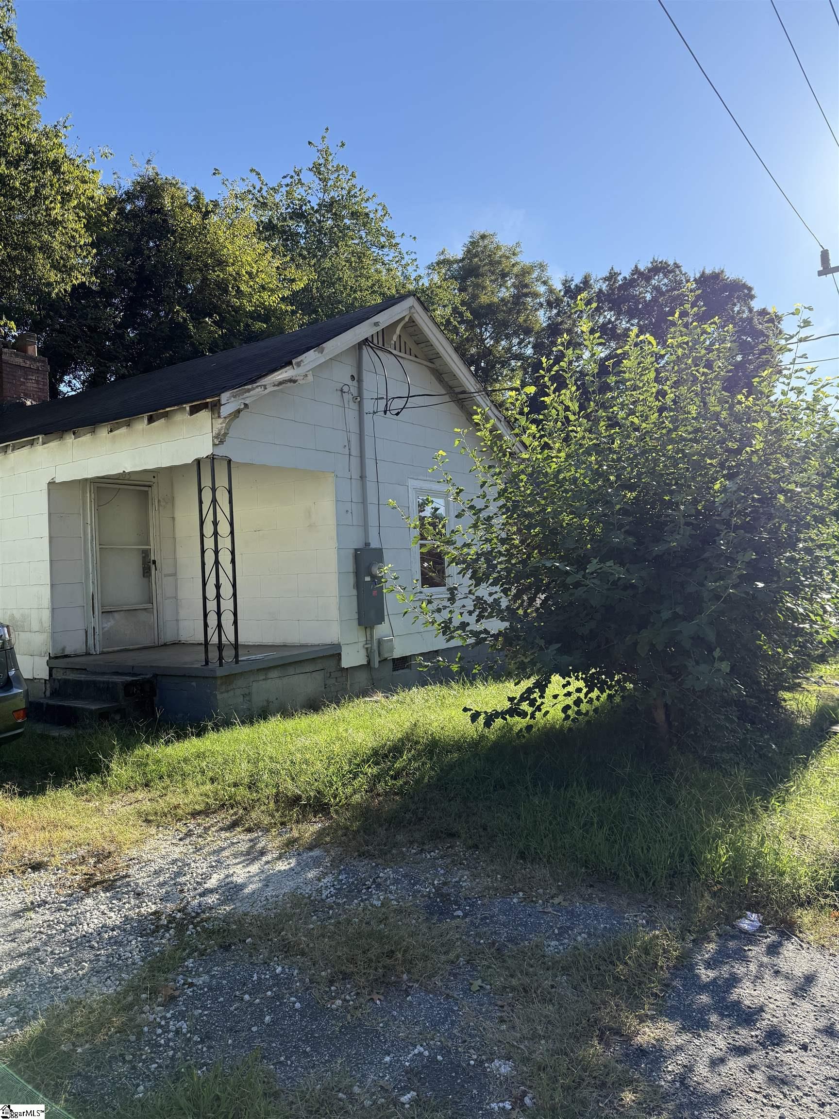 303 W Mauldin Street Property Photo 2