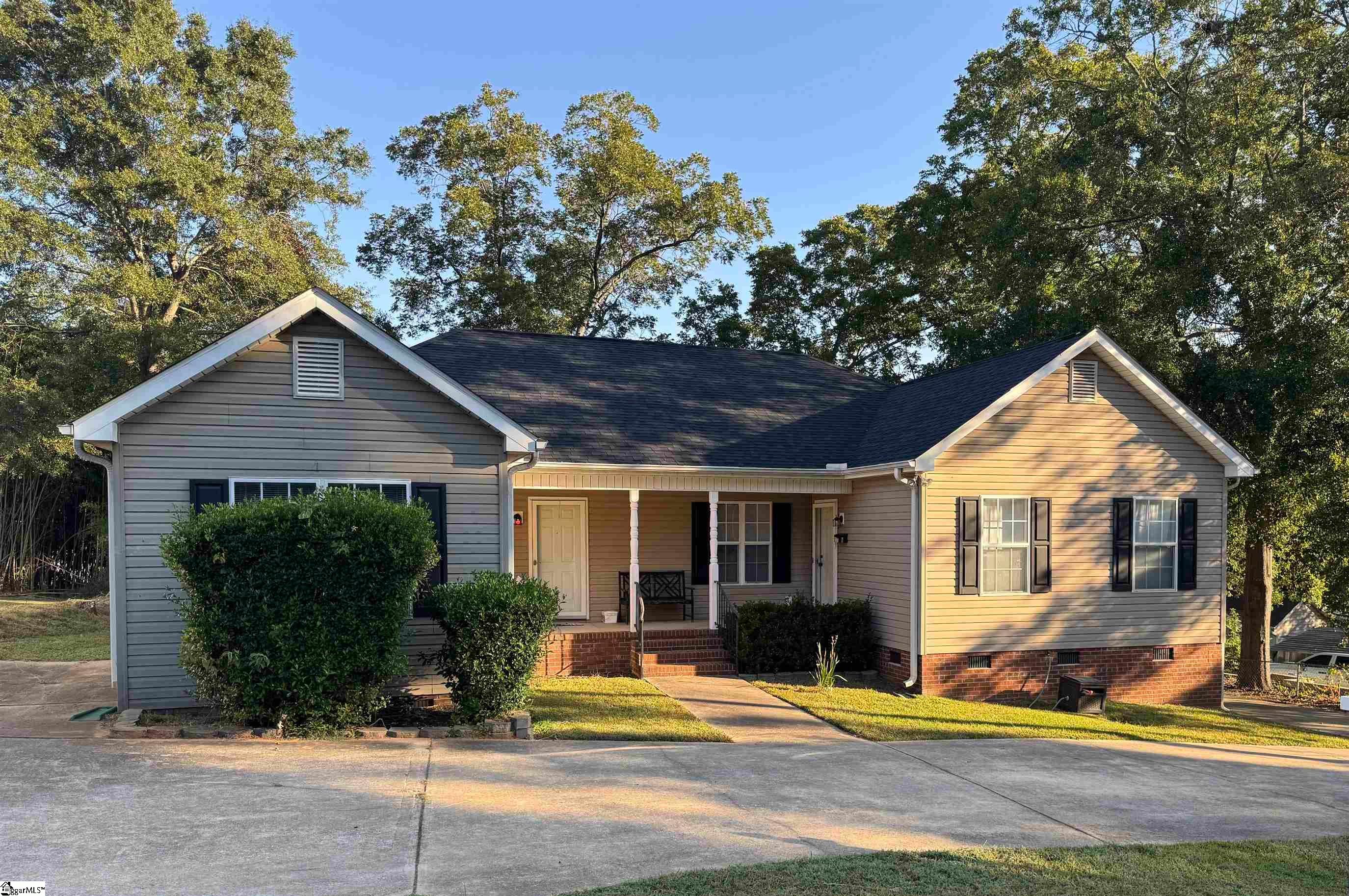 211 Wildwood Drive Property Photo 1