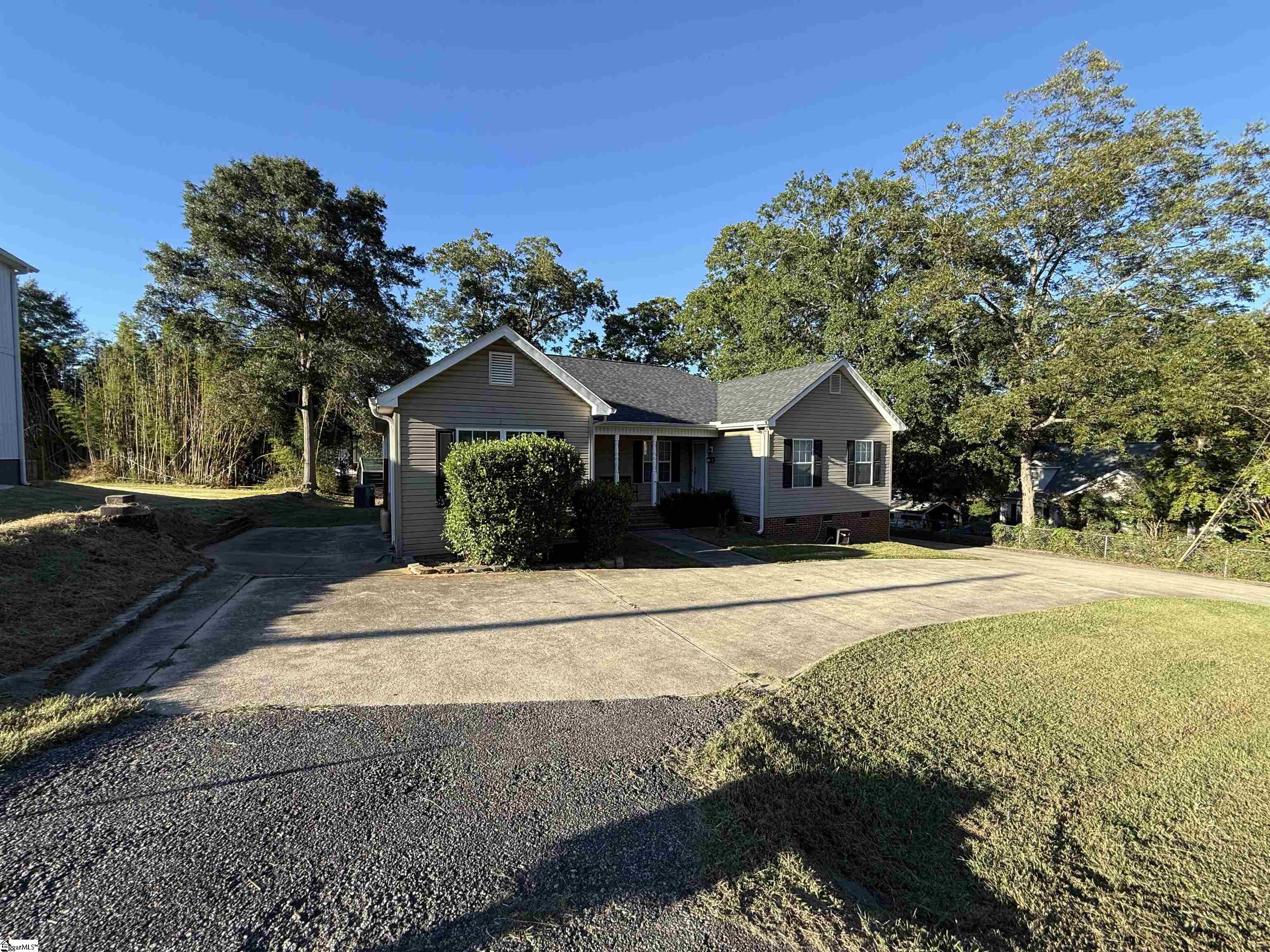 211 Wildwood Drive Property Photo 2