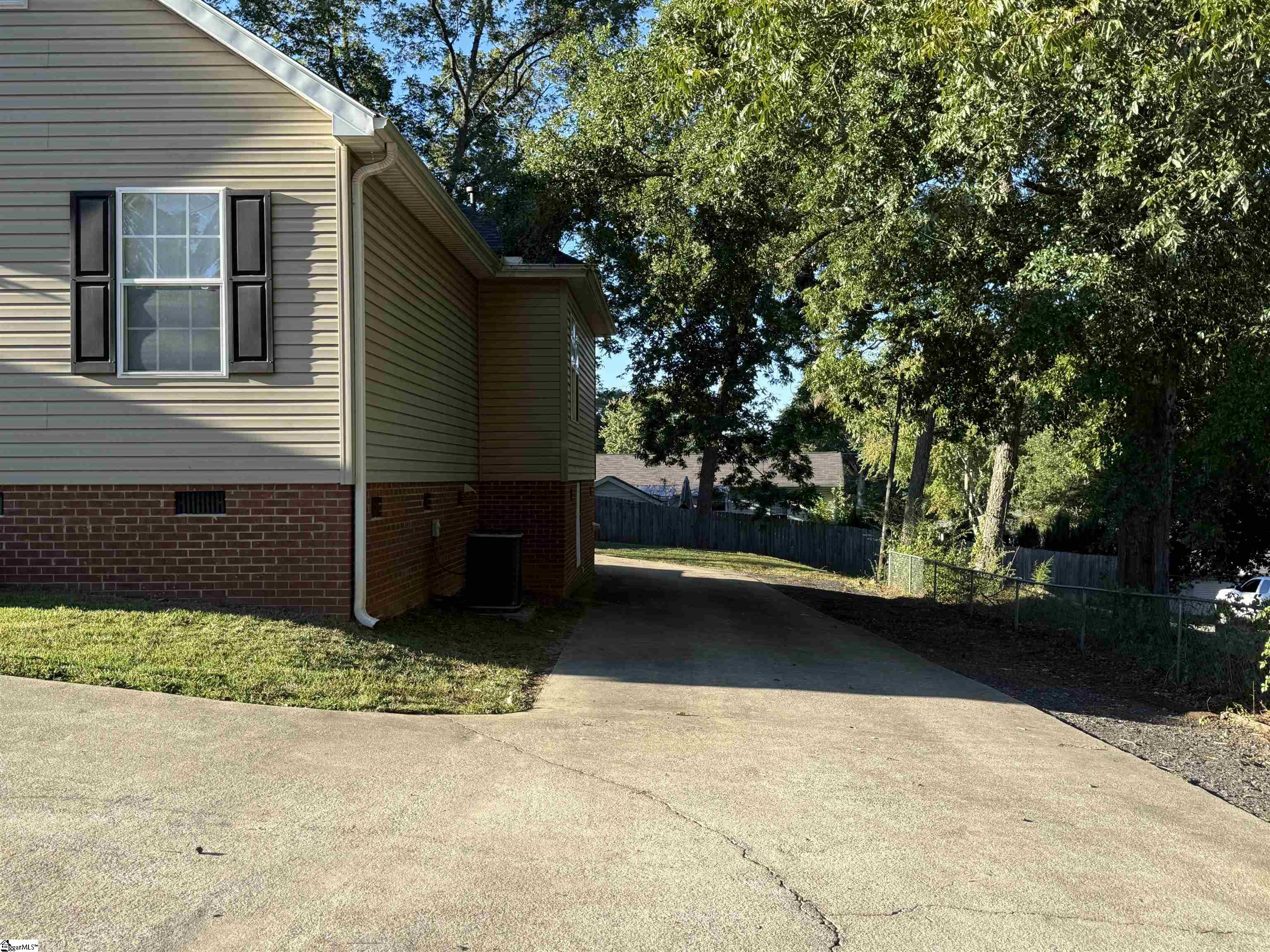 211 Wildwood Drive Property Photo 4