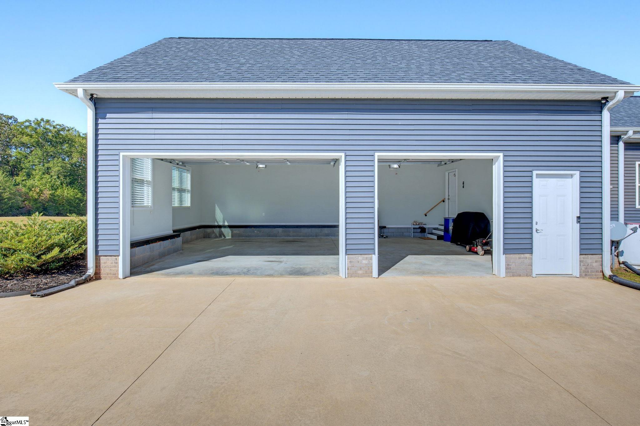 1054 Westminster Highway Property Photo 2