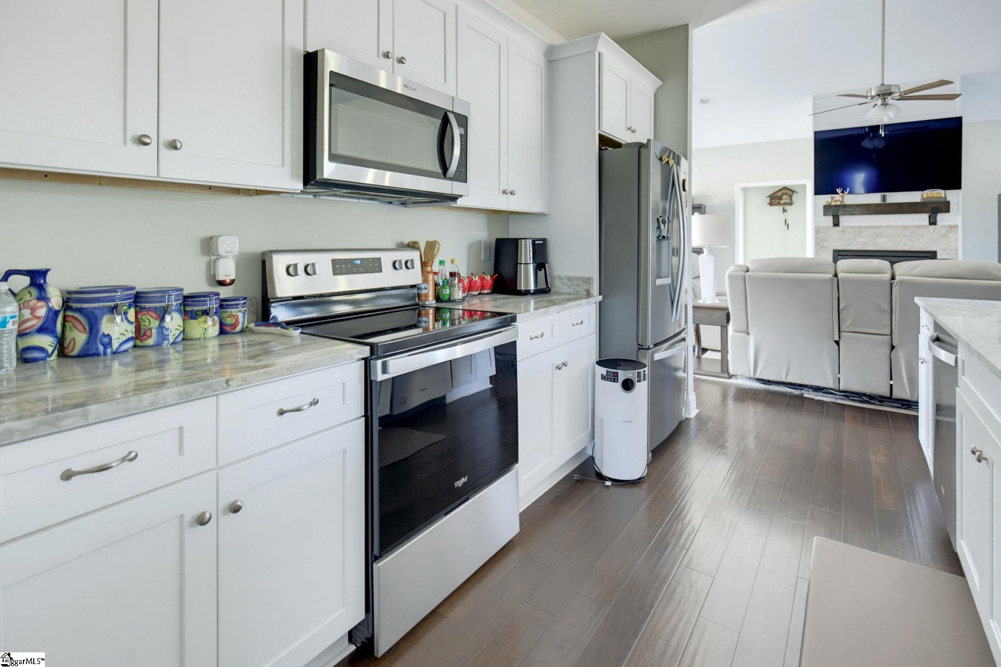1054 Westminster Highway Property Photo 9