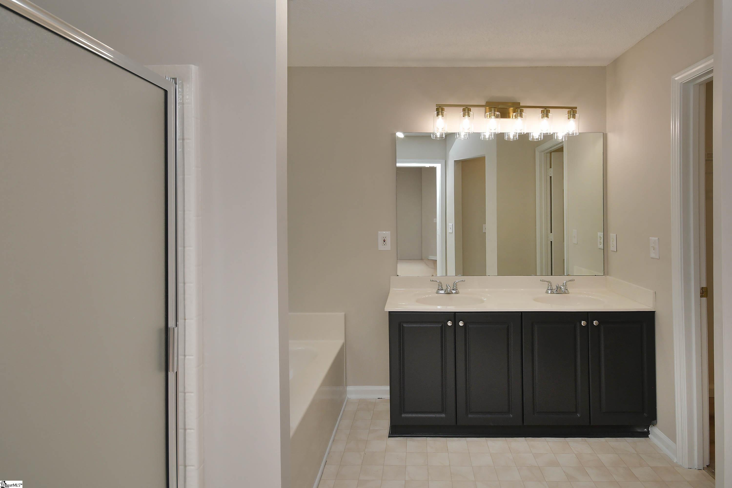 614 Fairview Lake Way Property Photo 20