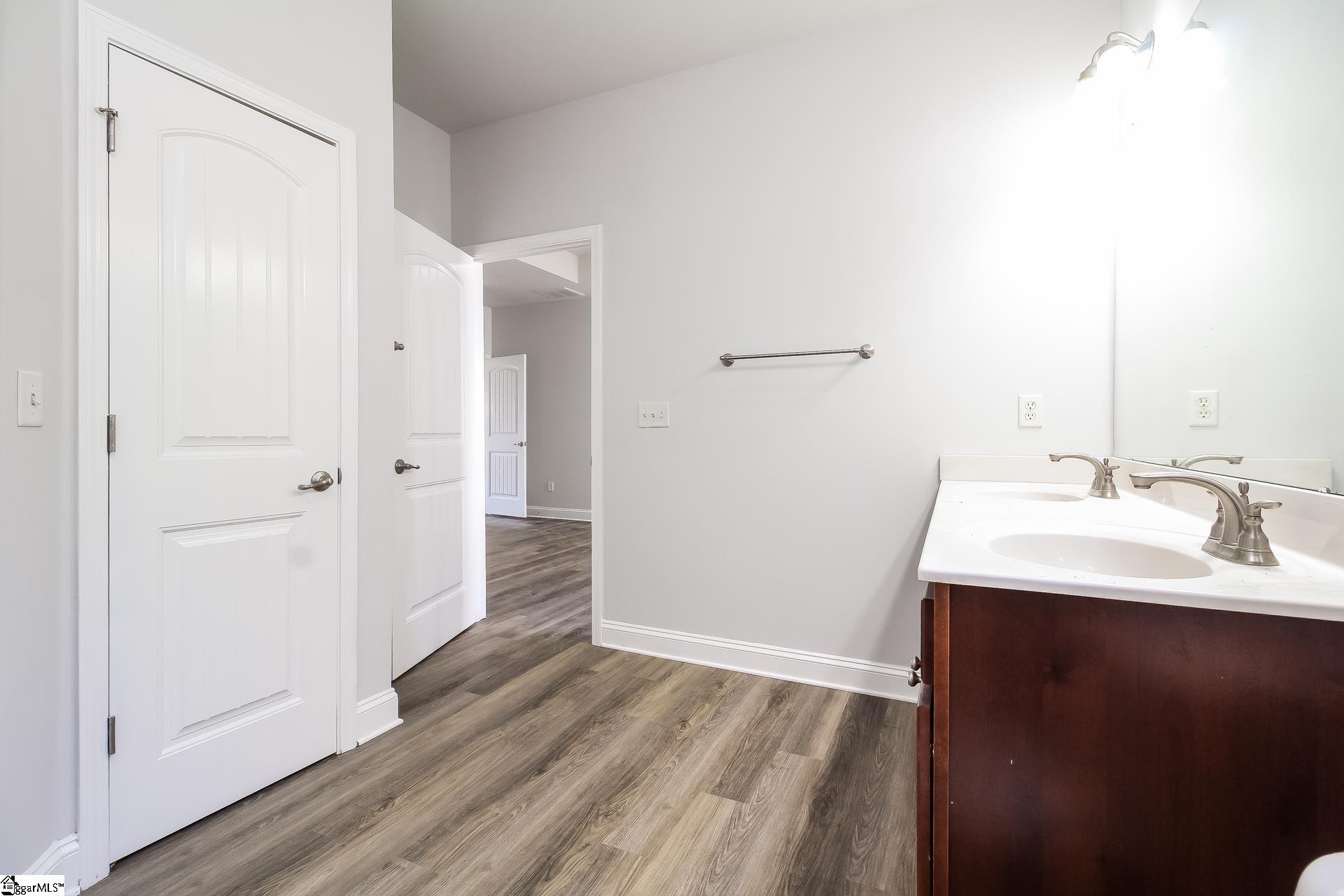 118 Winterwood Court Property Photo 9