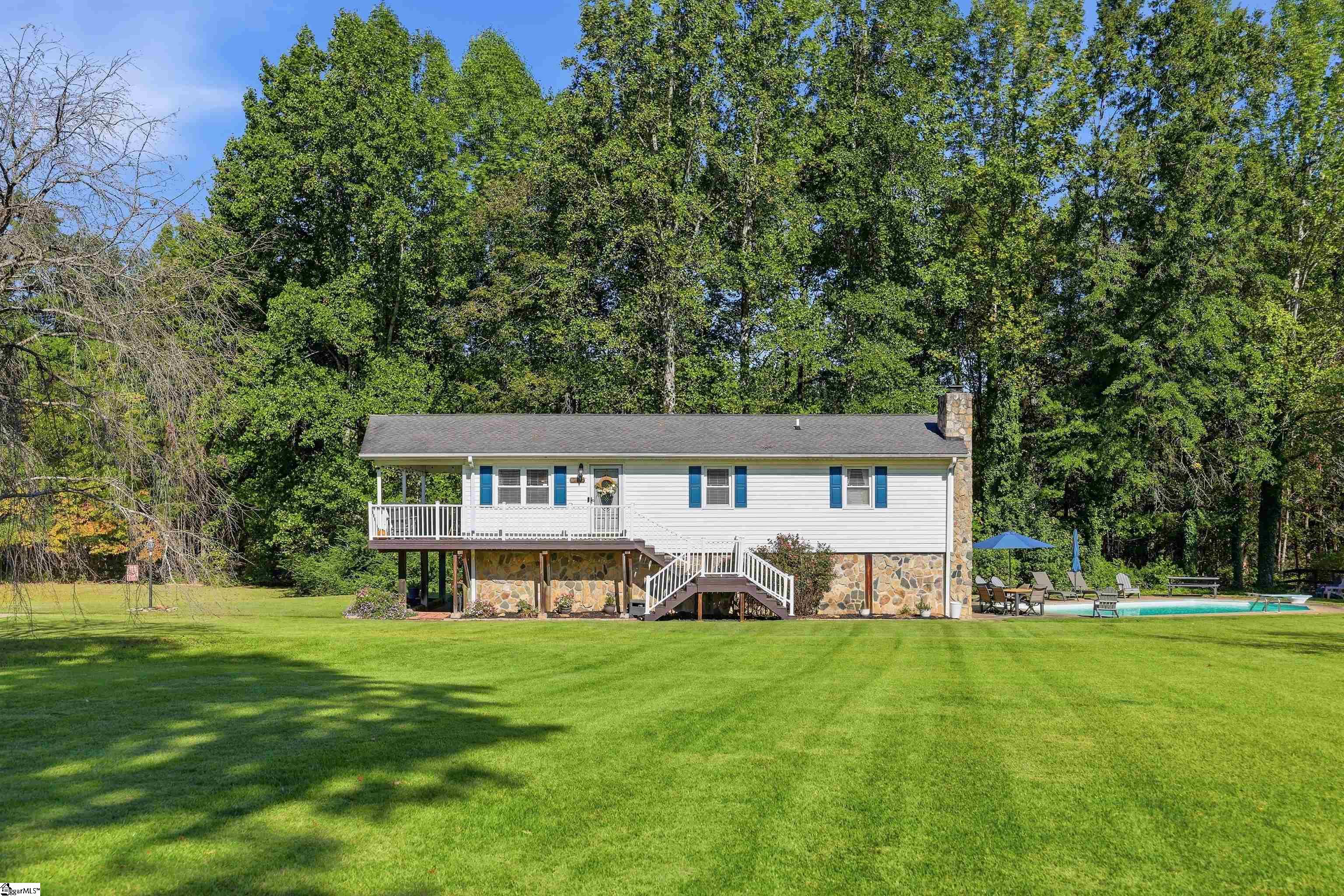 215 Thompson Road Property Photo 1