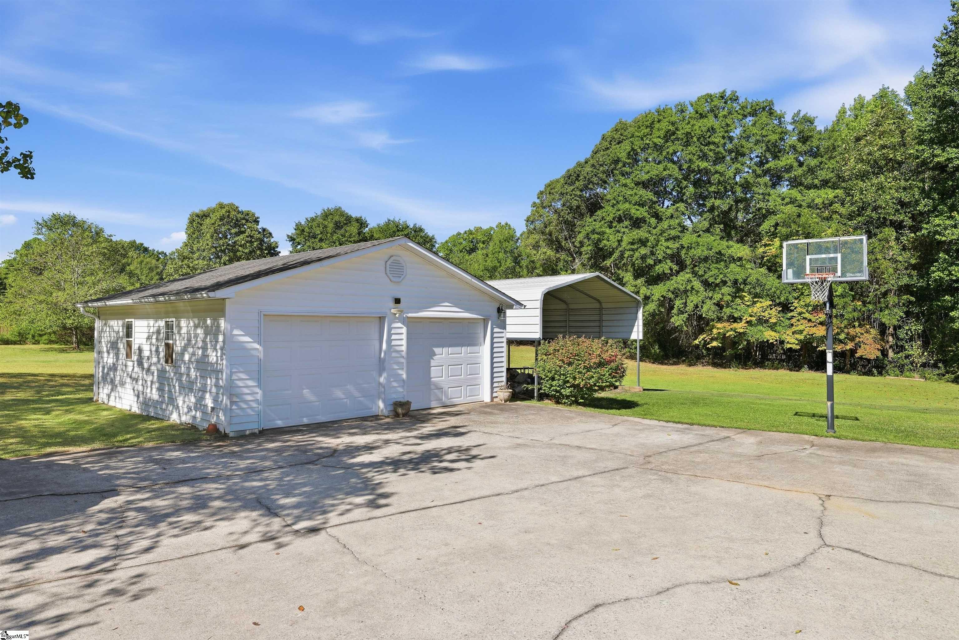 215 Thompson Road Property Photo 3