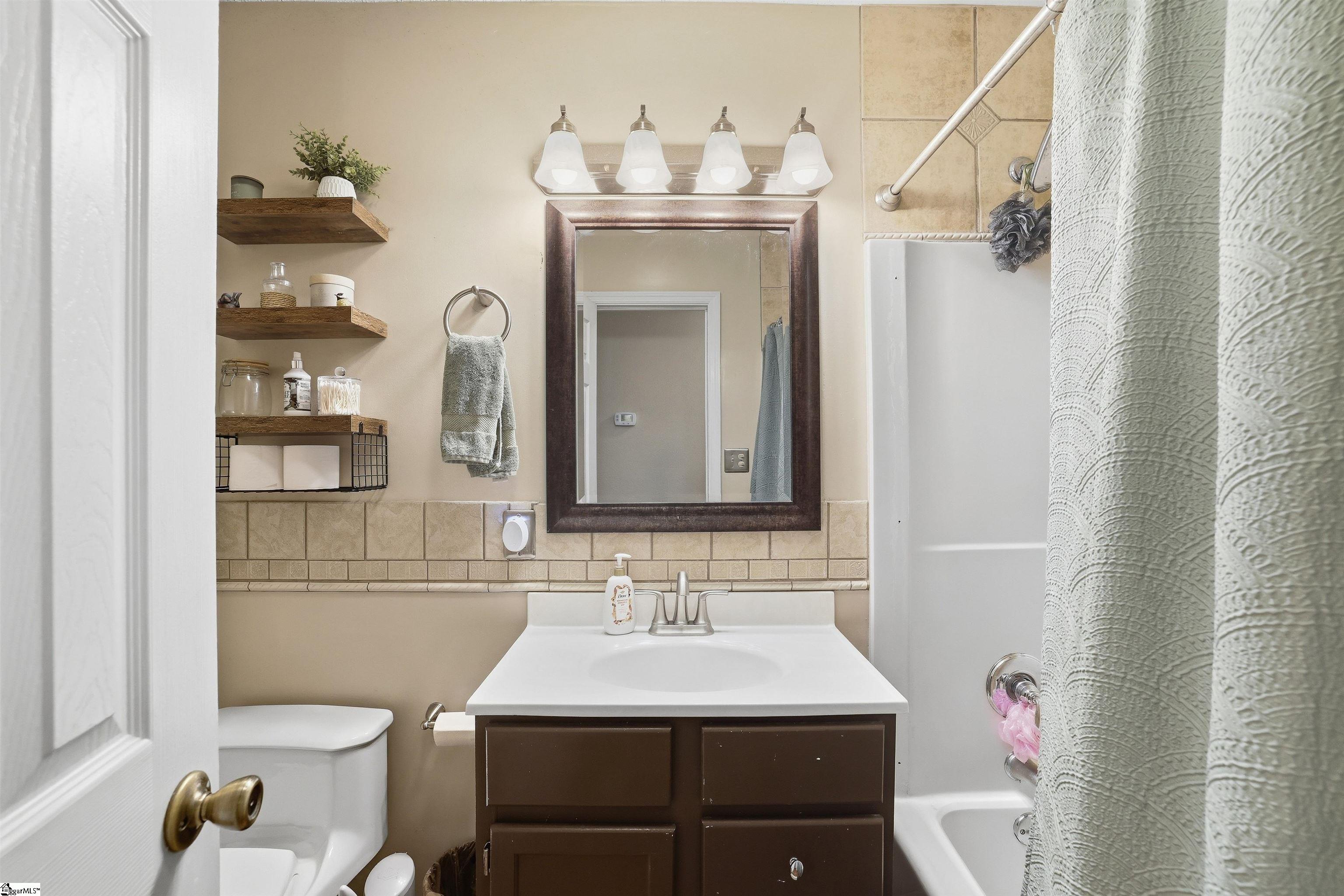 215 Thompson Road Property Photo 14