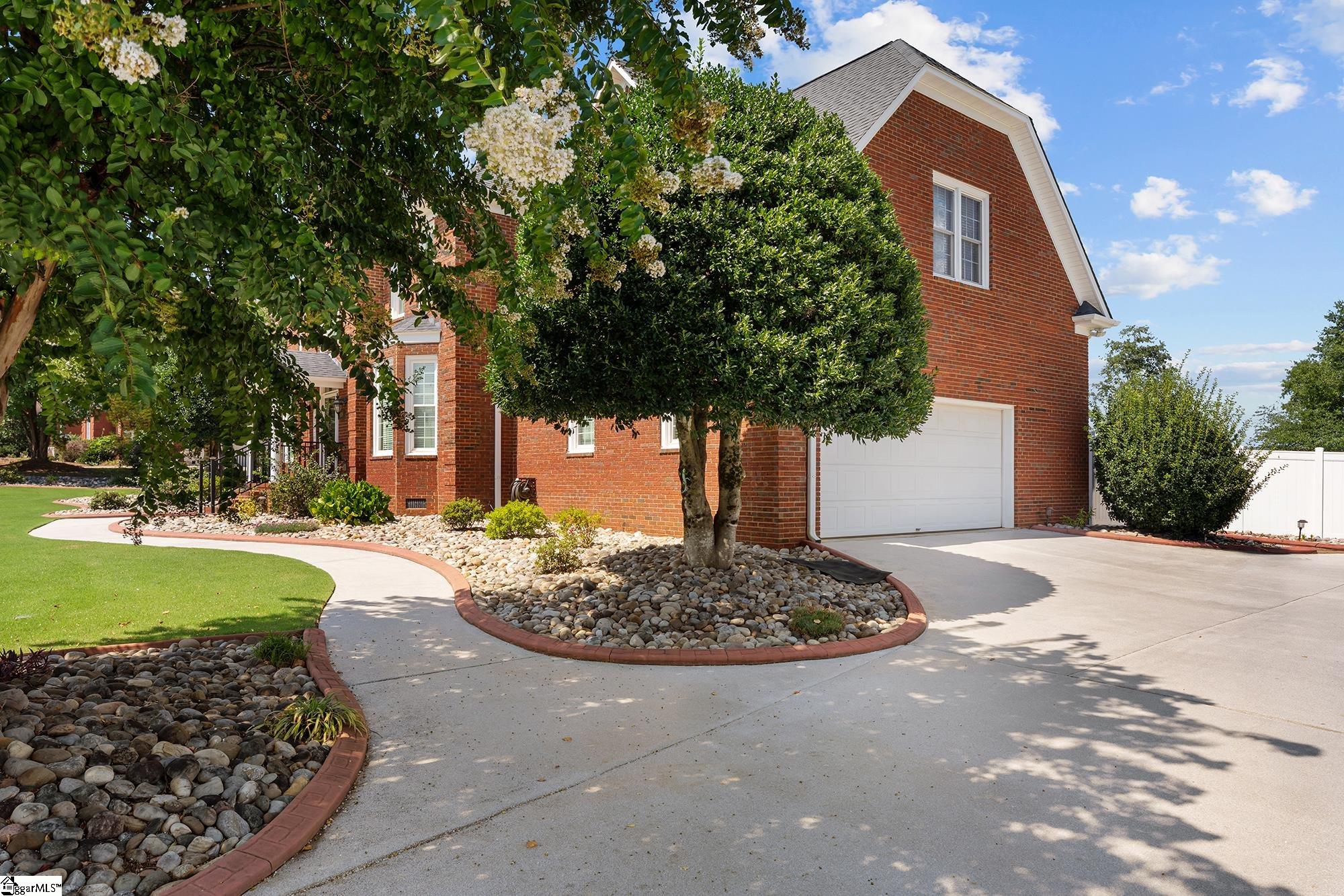 509 Wentworth Farm Circle Property Photo 3