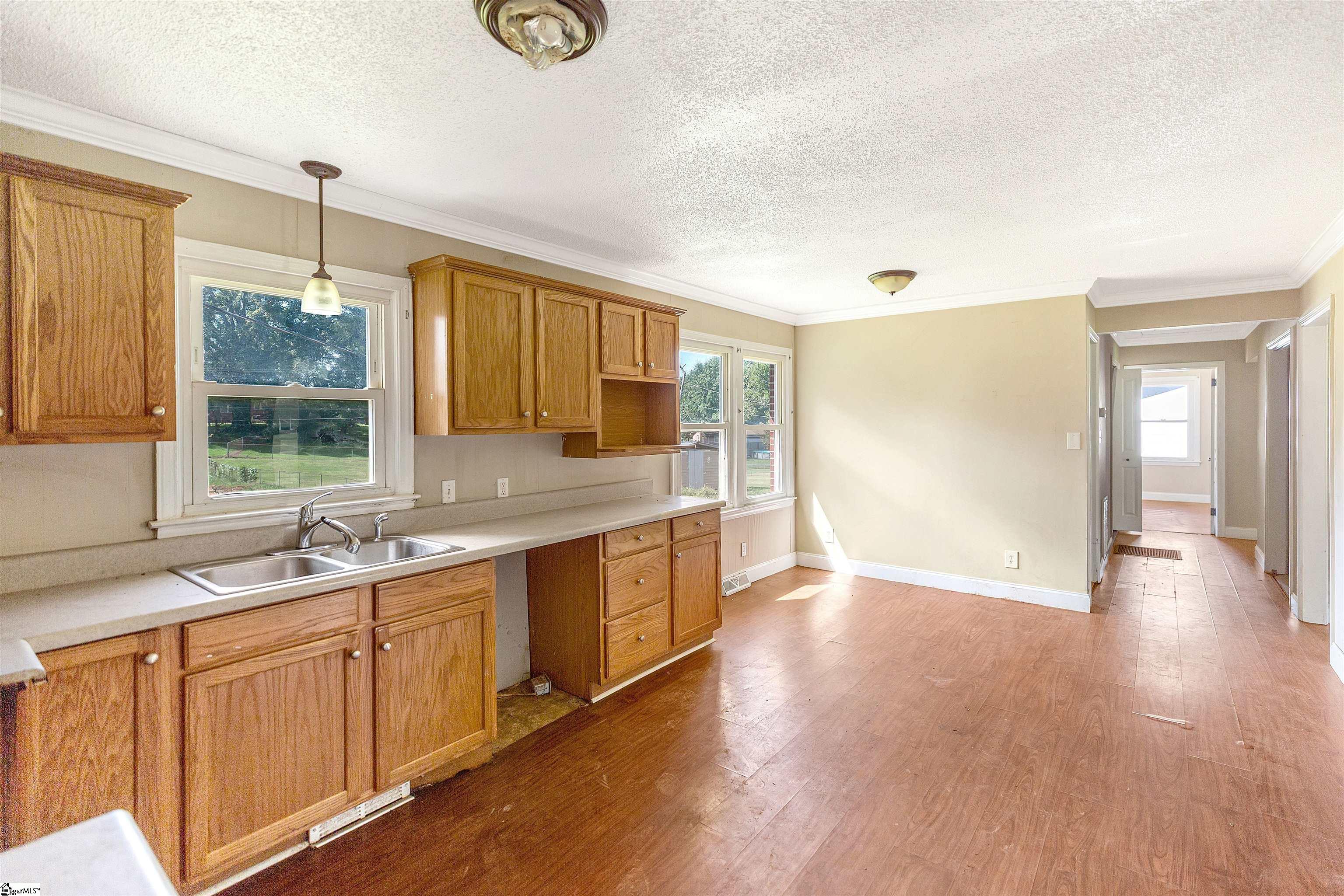 801 Gordon Street Property Photo 6