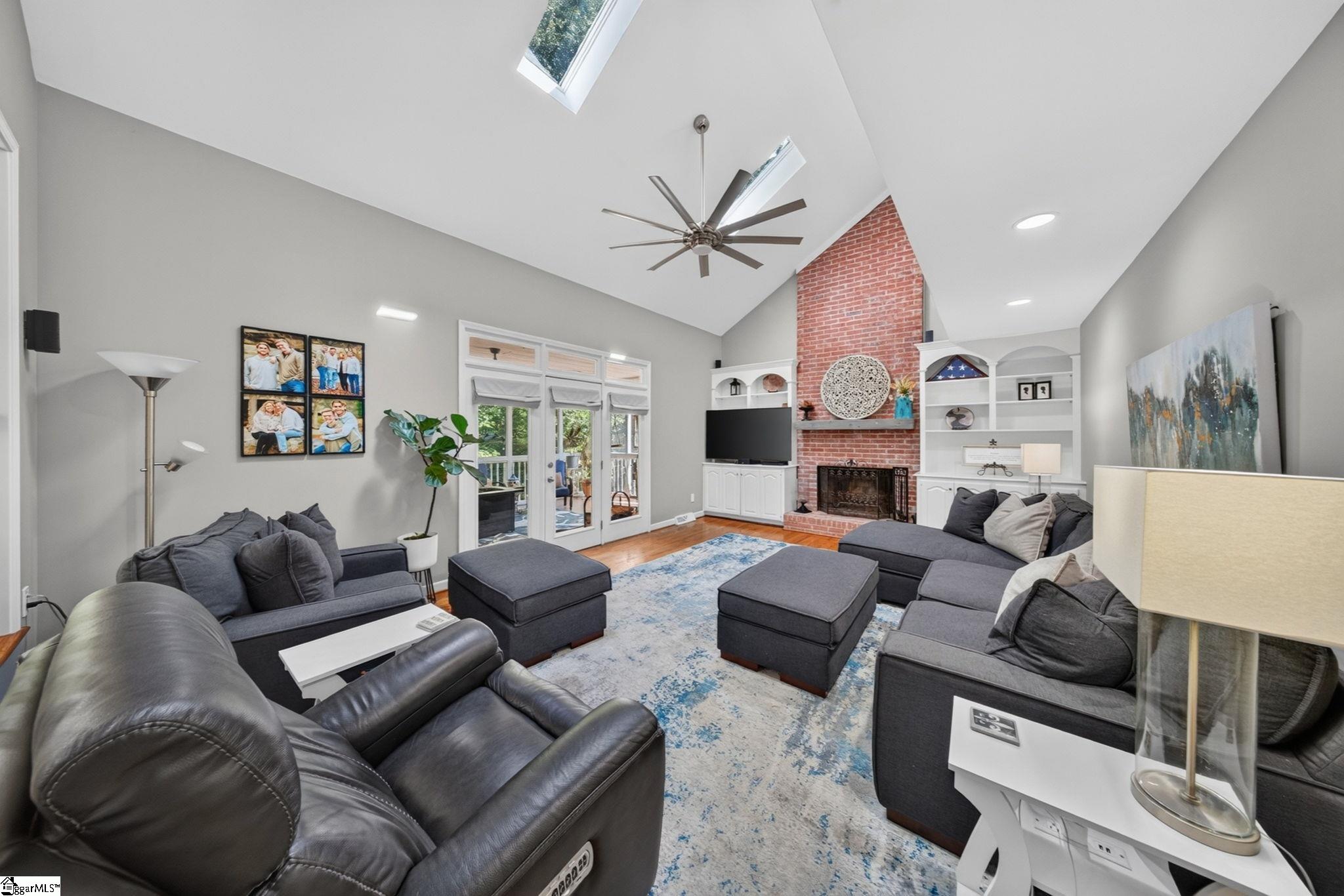 311 English Oak Road Property Photo 12
