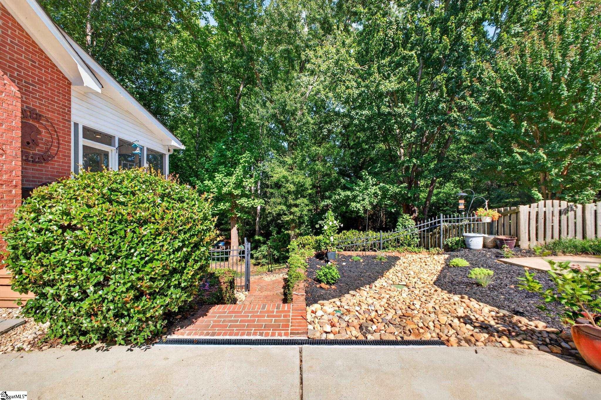 311 English Oak Road Property Photo 32