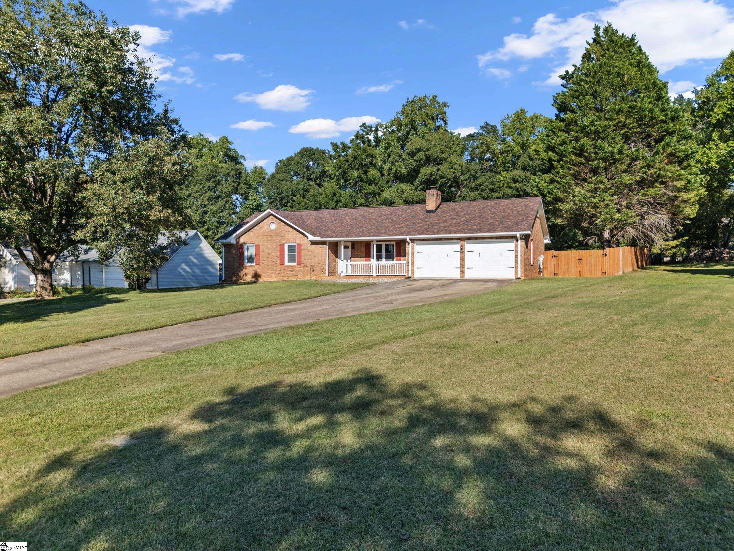 312 Spring Creek Drive Property Photo 2
